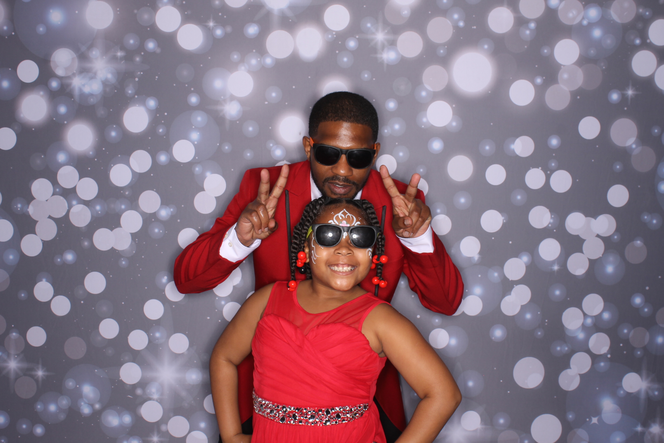 Father Daughter Cupcake Prom | View more photos from the event at gallery.photoboothcincy.com/u/PhotoBoothCincy/Father-Daughter-Cupcake-Prom-2