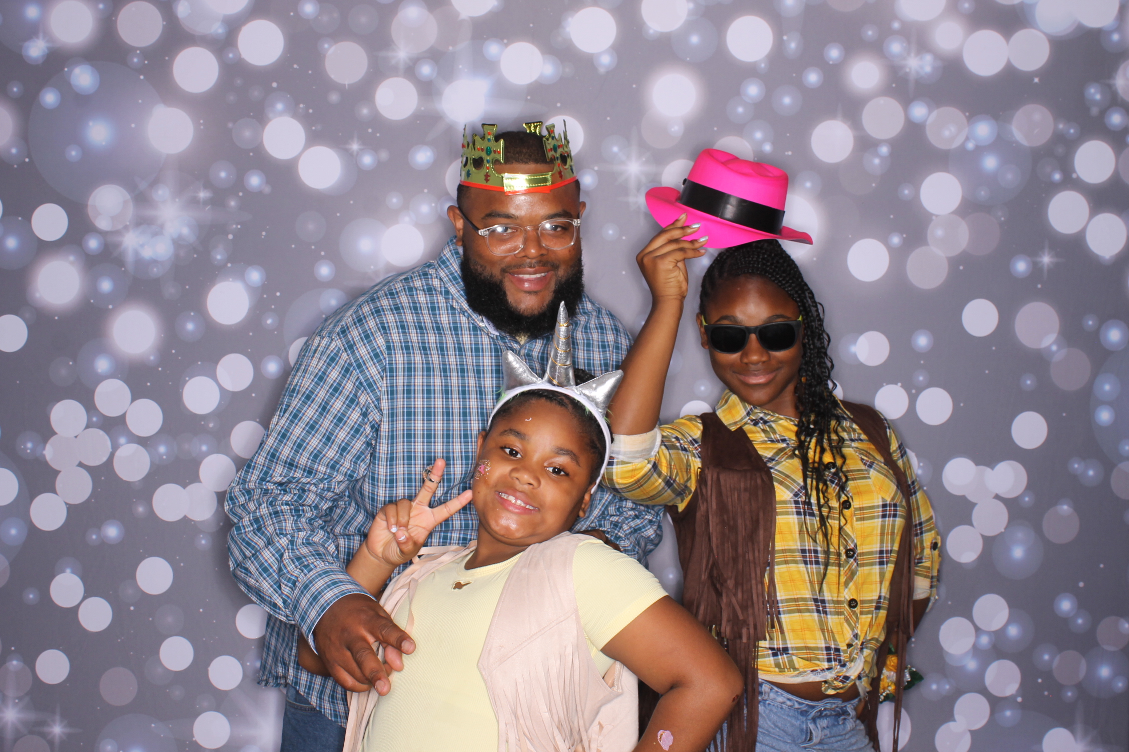 Father Daughter Cupcake Prom | View more photos from the event at gallery.photoboothcincy.com/u/PhotoBoothCincy/Father-Daughter-Cupcake-Prom-2
