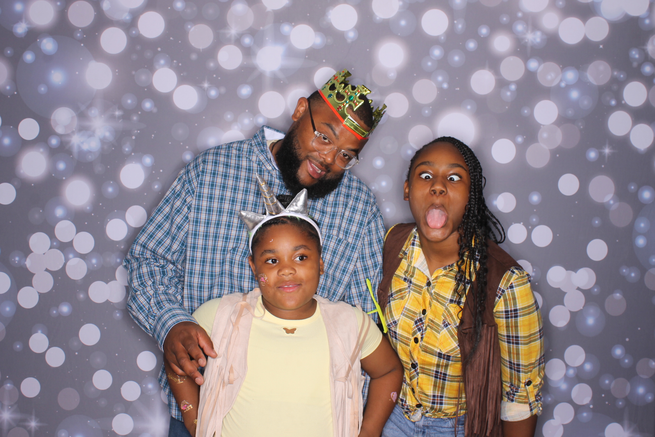 Father Daughter Cupcake Prom | View more photos from the event at gallery.photoboothcincy.com/u/PhotoBoothCincy/Father-Daughter-Cupcake-Prom-2