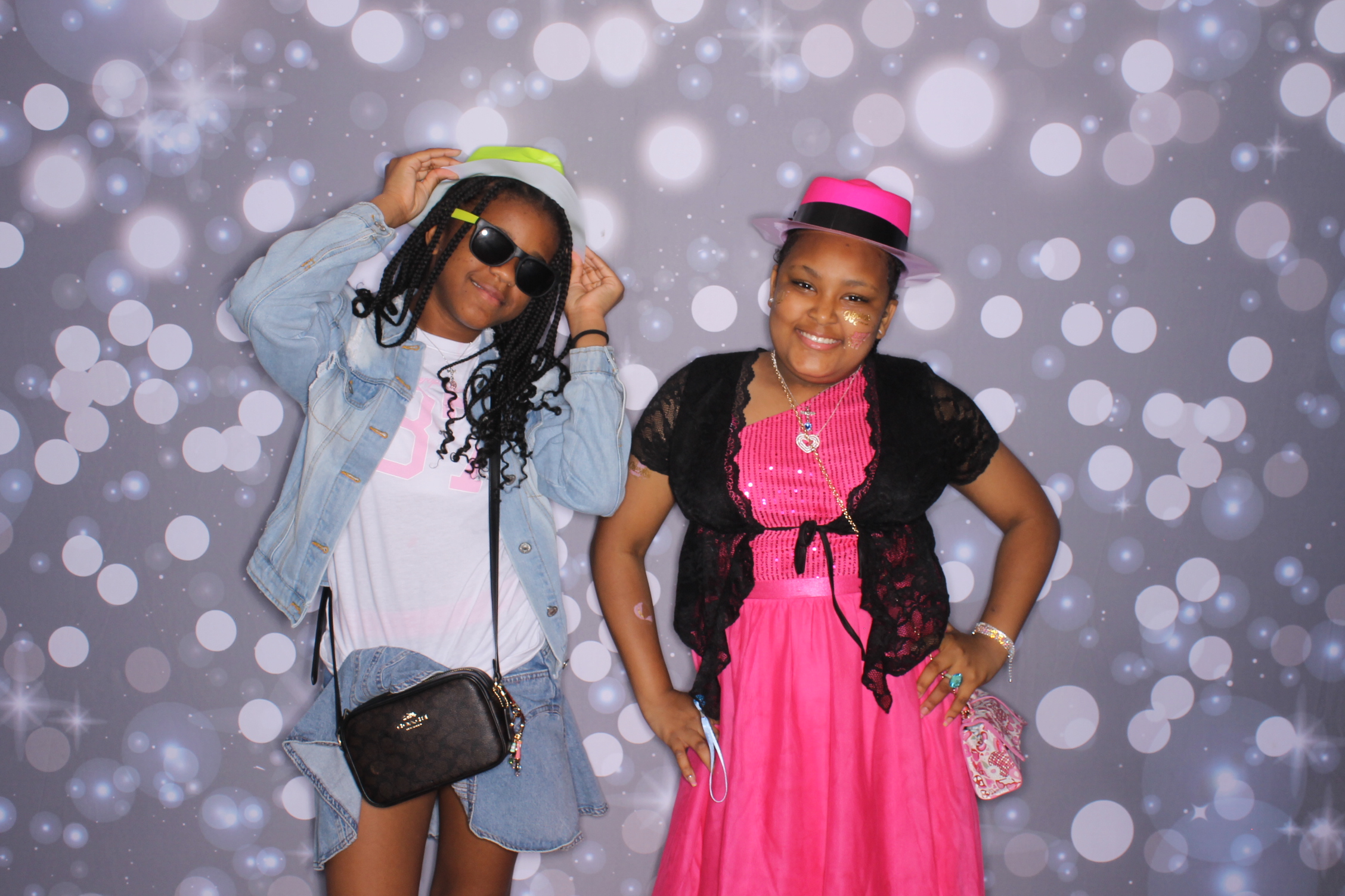 Father Daughter Cupcake Prom | View more photos from the event at gallery.photoboothcincy.com/u/PhotoBoothCincy/Father-Daughter-Cupcake-Prom-2