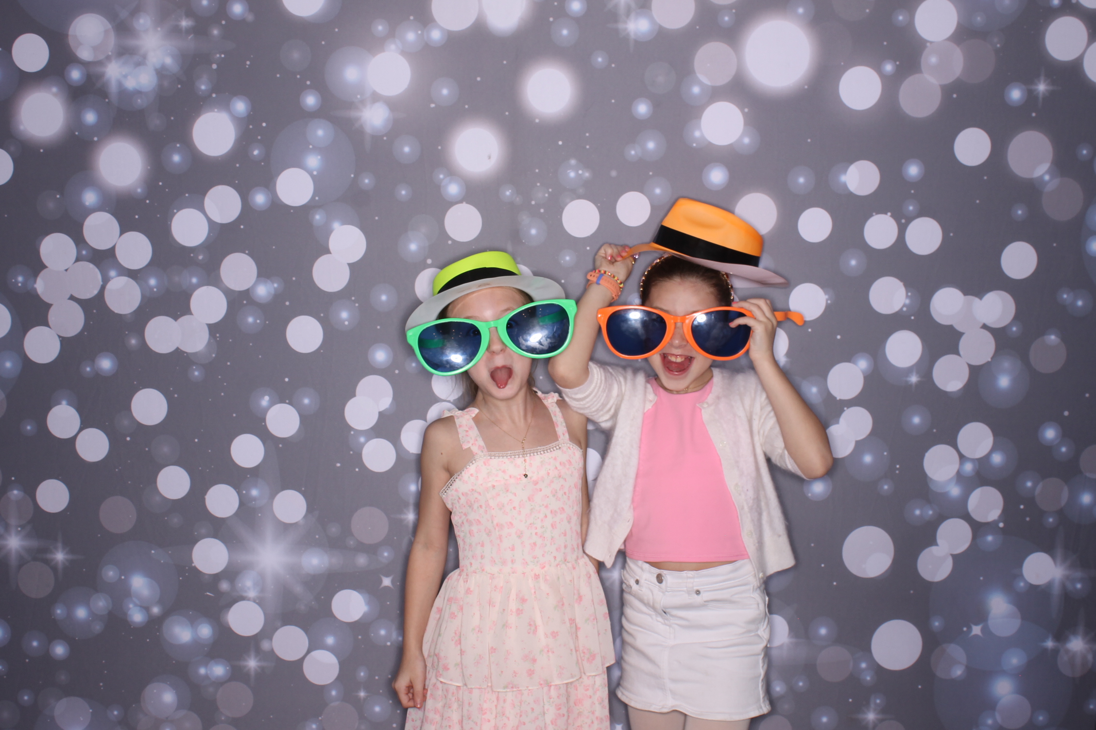 Father Daughter Cupcake Prom | View more photos from the event at gallery.photoboothcincy.com/u/PhotoBoothCincy/Father-Daughter-Cupcake-Prom-2