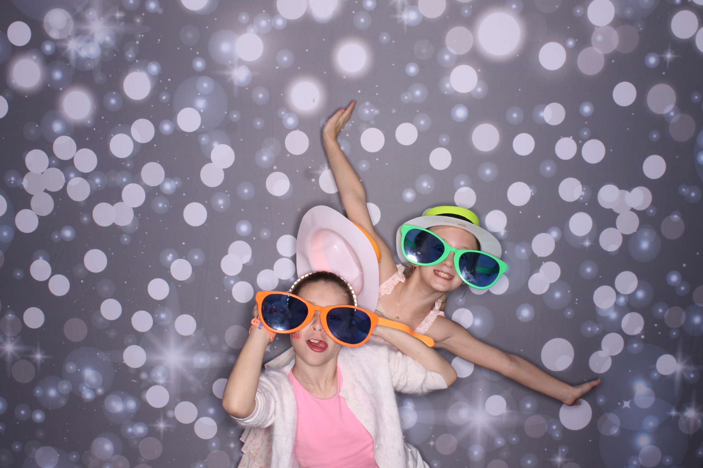 Father Daughter Cupcake Prom | View more photos from the event at gallery.photoboothcincy.com/u/PhotoBoothCincy/Father-Daughter-Cupcake-Prom-2