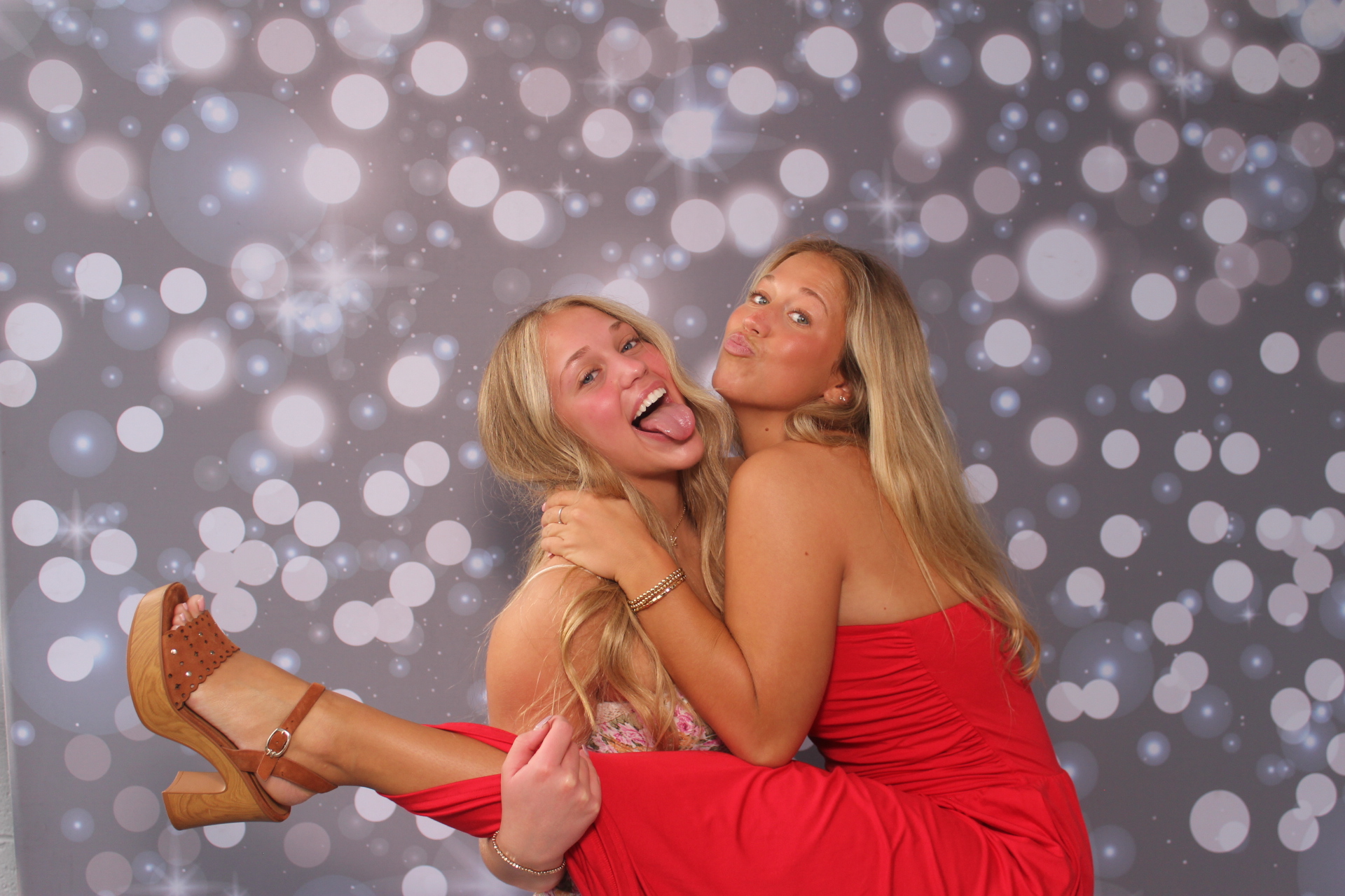 Grey Goose's Final Pour Graduation Edition 2026 | View more photos from the event at gallery.photoboothcincy.com/u/PhotoBoothCincy/Grey-Gooses-Final-Pour-Graduation-Edition-2026