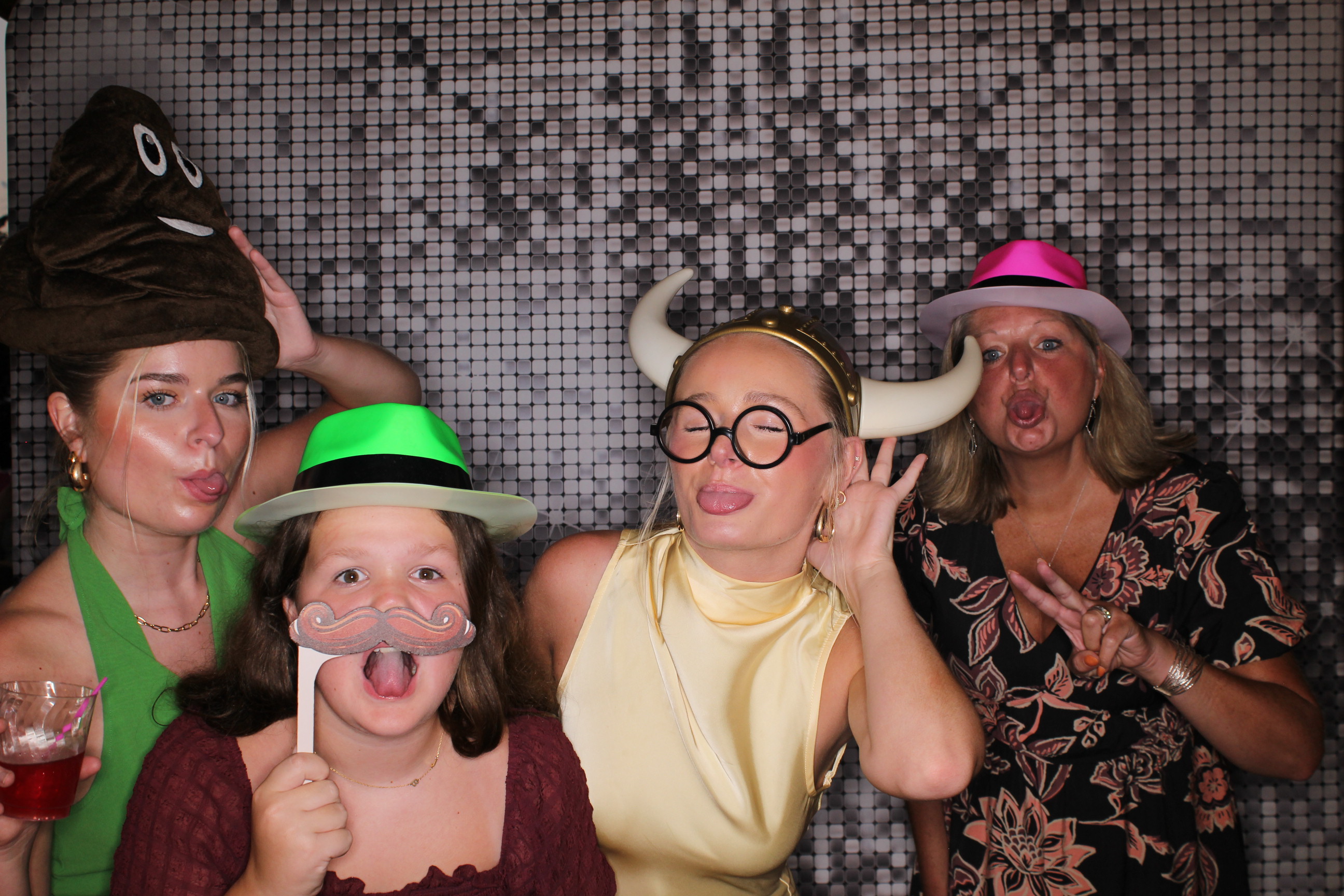 Hanna & Joey Dillon Wedding | View more photos from the event at gallery.photoboothcincy.com/u/PhotoBoothCincy/Hanna-Joey-Dillon-Wedding