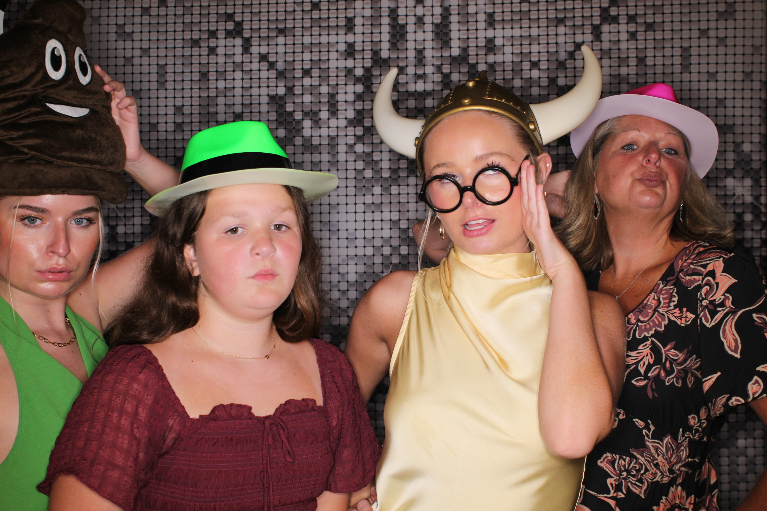 Hanna & Joey Dillon Wedding | View more photos from the event at gallery.photoboothcincy.com/u/PhotoBoothCincy/Hanna-Joey-Dillon-Wedding