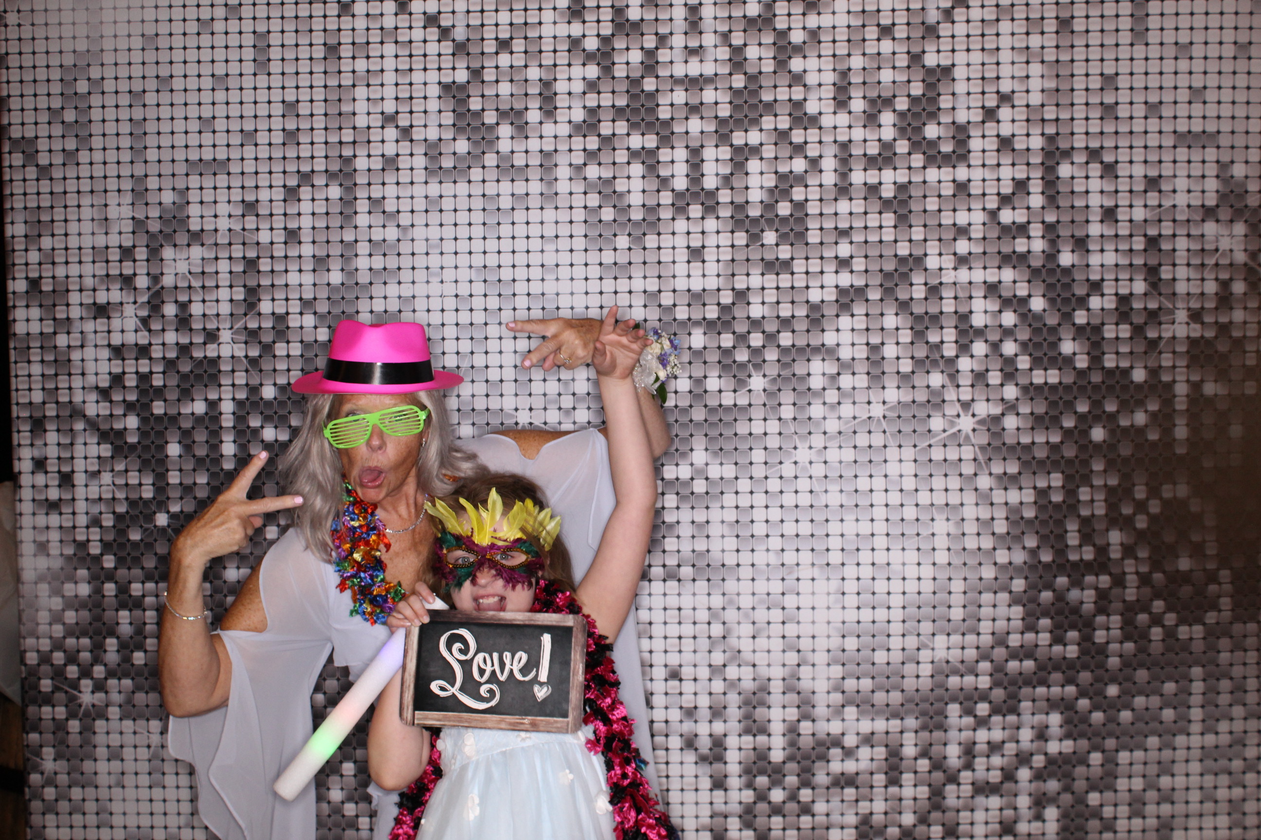 Hanna & Joey Dillon Wedding | View more photos from the event at gallery.photoboothcincy.com/u/PhotoBoothCincy/Hanna-Joey-Dillon-Wedding