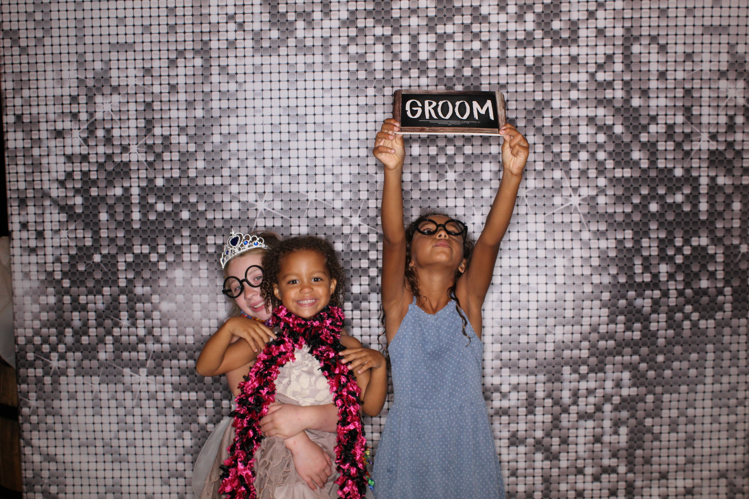 Hanna & Joey Dillon Wedding | View more photos from the event at gallery.photoboothcincy.com/u/PhotoBoothCincy/Hanna-Joey-Dillon-Wedding