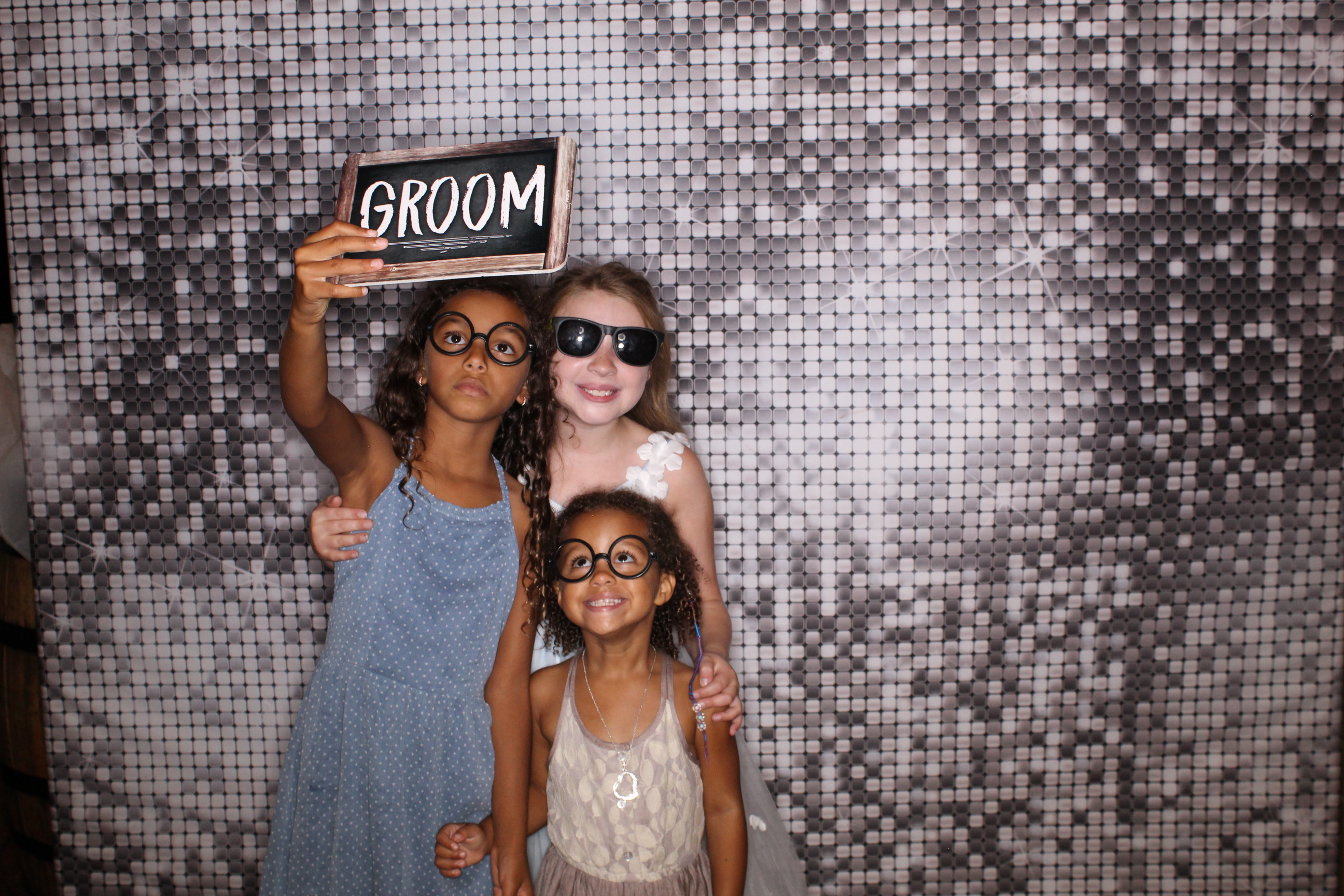 Hanna & Joey Dillon Wedding | View more photos from the event at gallery.photoboothcincy.com/u/PhotoBoothCincy/Hanna-Joey-Dillon-Wedding