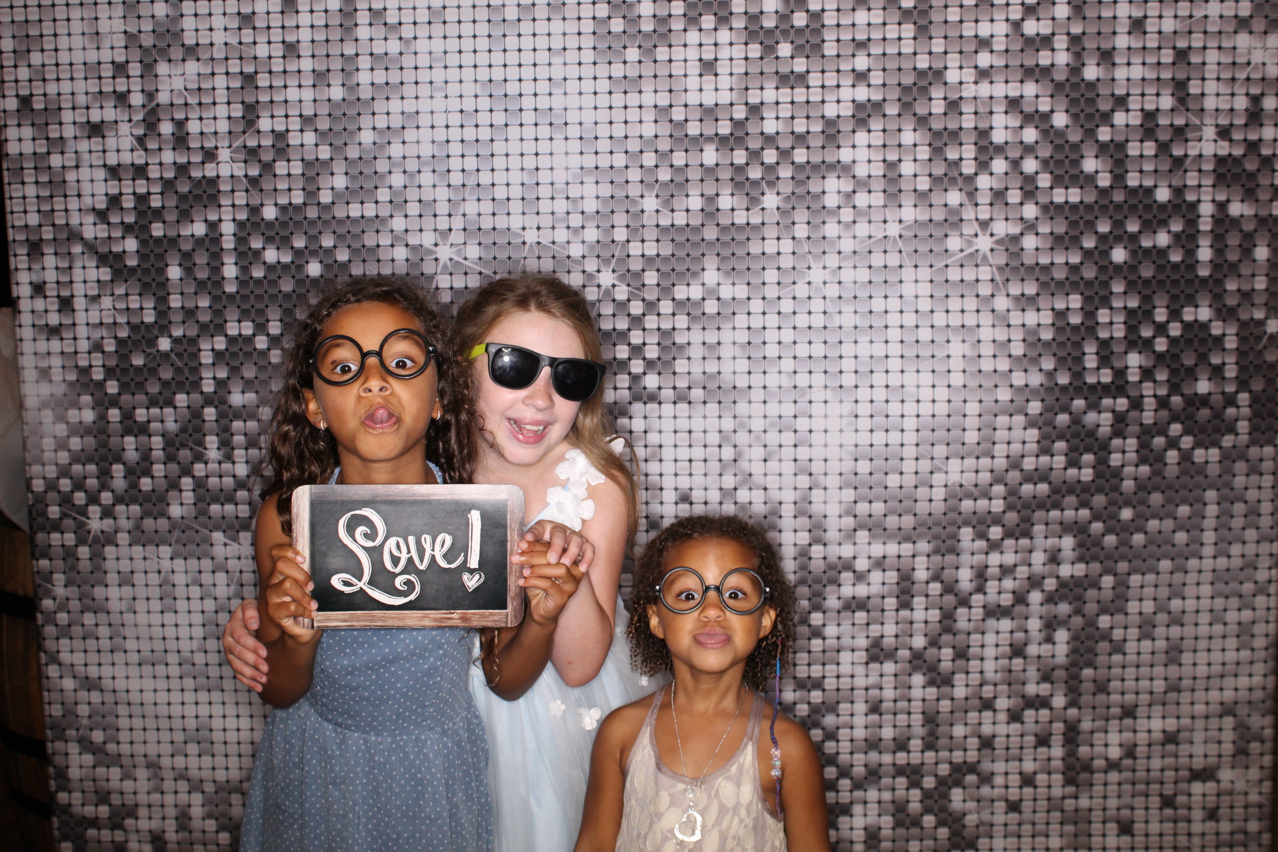 Hanna & Joey Dillon Wedding | View more photos from the event at gallery.photoboothcincy.com/u/PhotoBoothCincy/Hanna-Joey-Dillon-Wedding