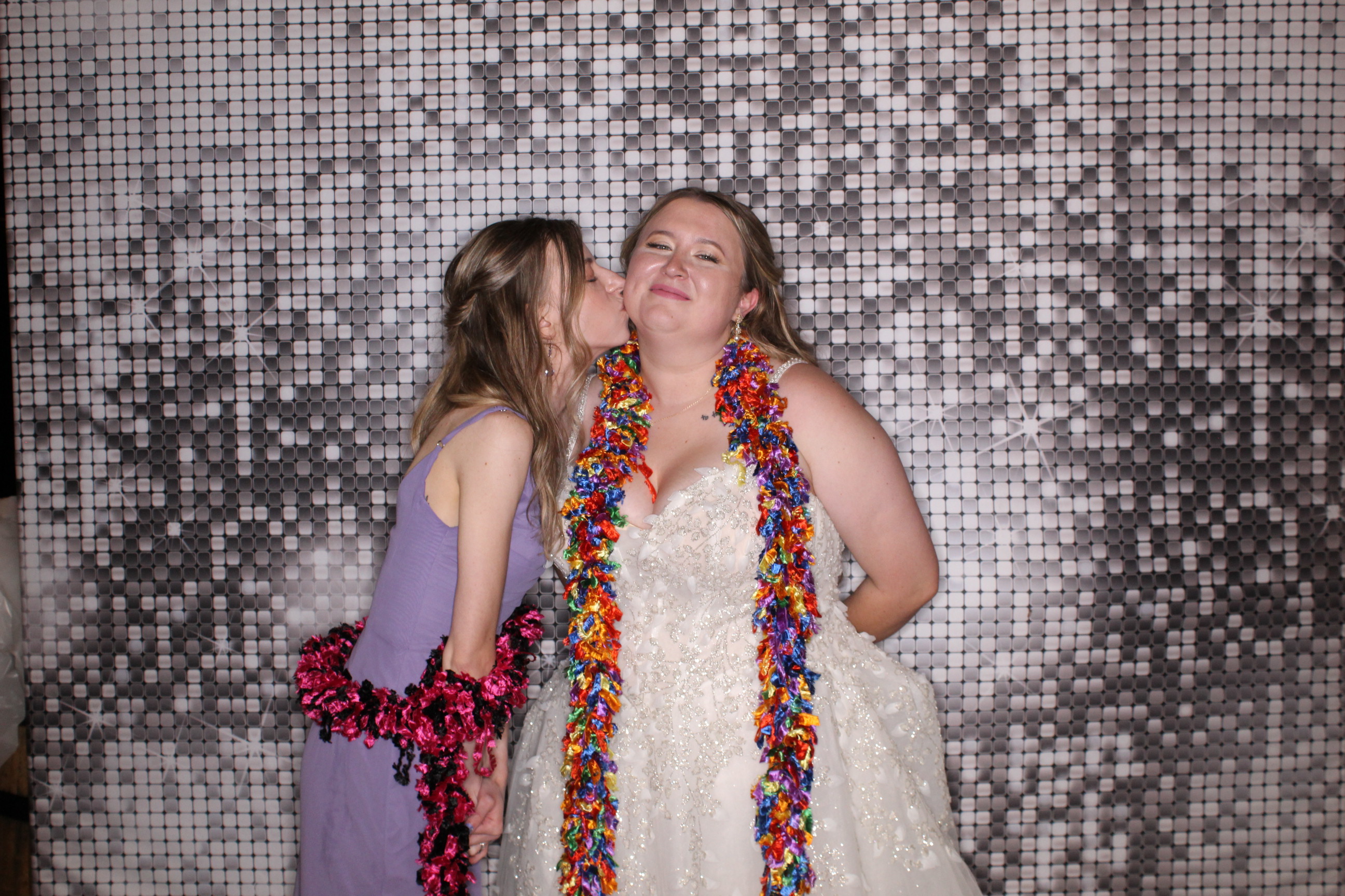 Hanna & Joey Dillon Wedding | View more photos from the event at gallery.photoboothcincy.com/u/PhotoBoothCincy/Hanna-Joey-Dillon-Wedding