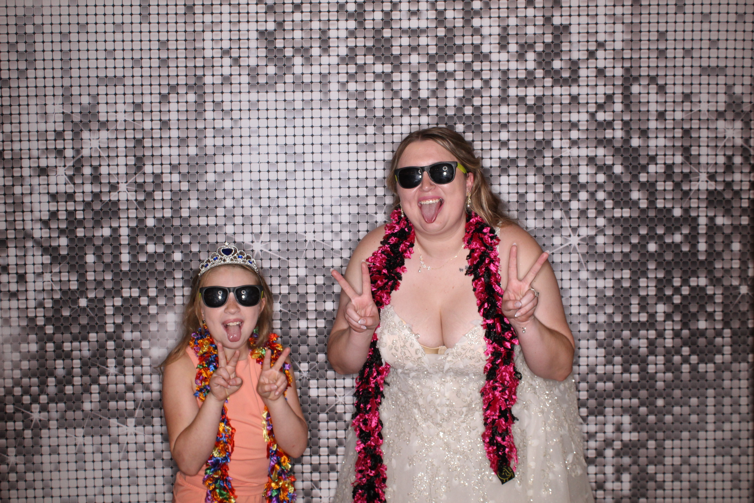 Hanna & Joey Dillon Wedding | View more photos from the event at gallery.photoboothcincy.com/u/PhotoBoothCincy/Hanna-Joey-Dillon-Wedding
