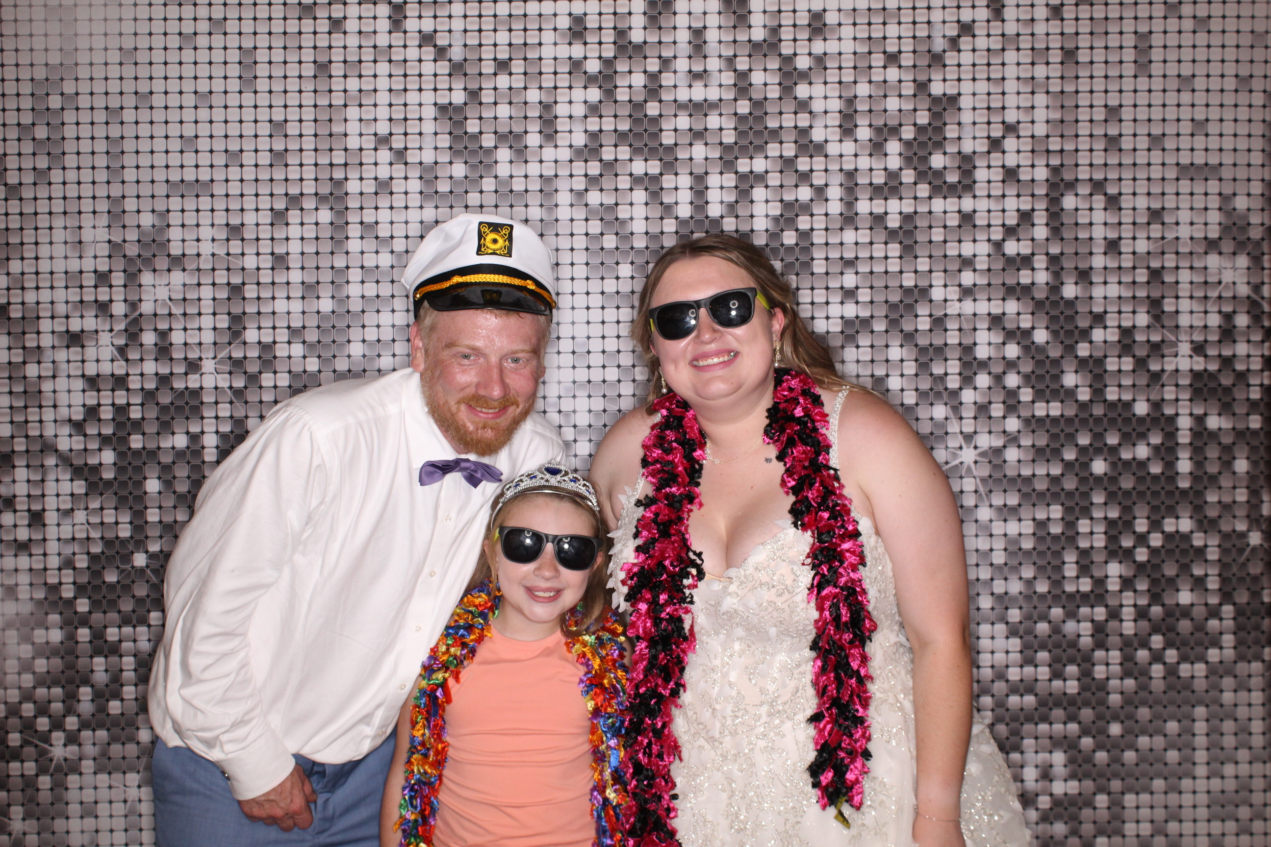 Hanna & Joey Dillon Wedding | View more photos from the event at gallery.photoboothcincy.com/u/PhotoBoothCincy/Hanna-Joey-Dillon-Wedding