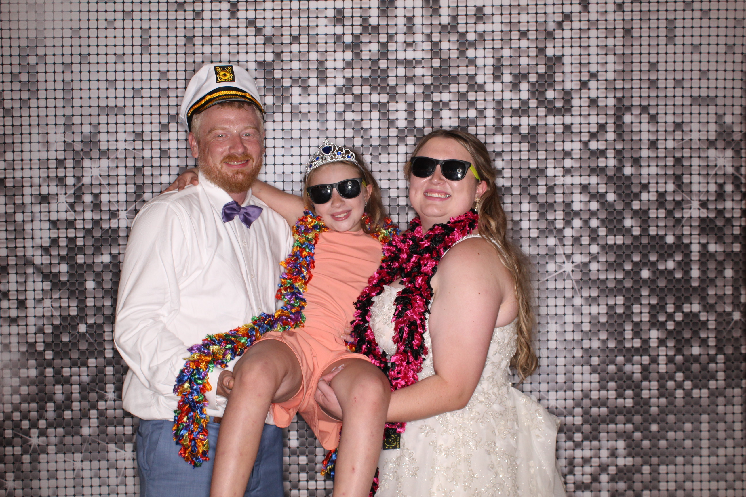Hanna & Joey Dillon Wedding | View more photos from the event at gallery.photoboothcincy.com/u/PhotoBoothCincy/Hanna-Joey-Dillon-Wedding