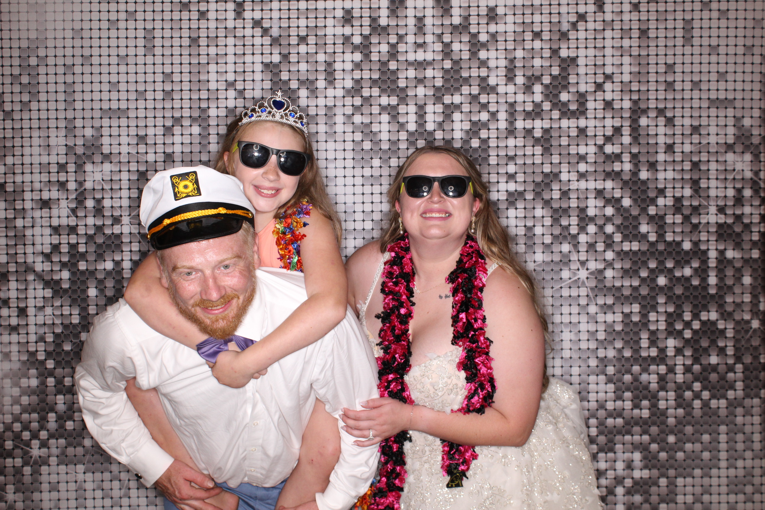 Hanna & Joey Dillon Wedding | View more photos from the event at gallery.photoboothcincy.com/u/PhotoBoothCincy/Hanna-Joey-Dillon-Wedding