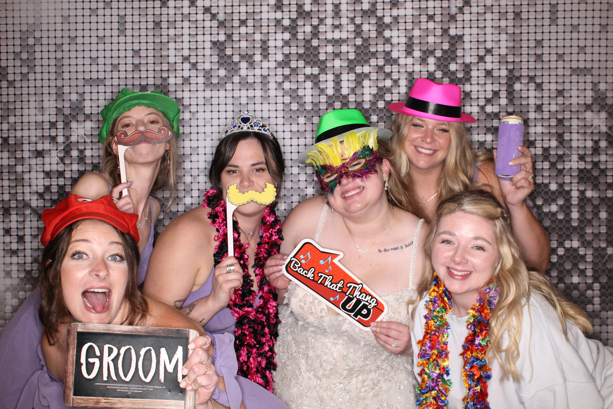 Hanna & Joey Dillon Wedding | View more photos from the event at gallery.photoboothcincy.com/u/PhotoBoothCincy/Hanna-Joey-Dillon-Wedding