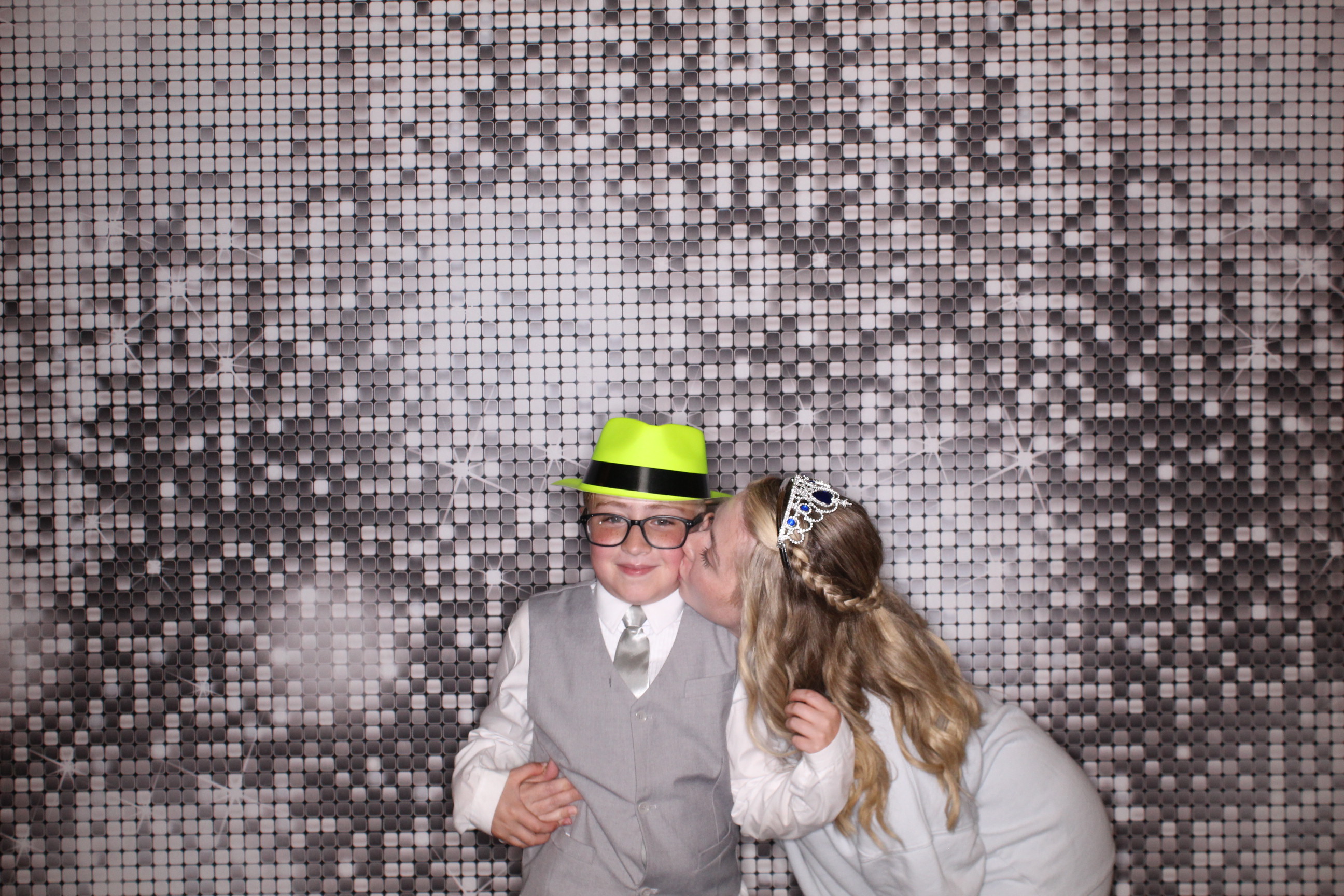 Hanna & Joey Dillon Wedding | View more photos from the event at gallery.photoboothcincy.com/u/PhotoBoothCincy/Hanna-Joey-Dillon-Wedding