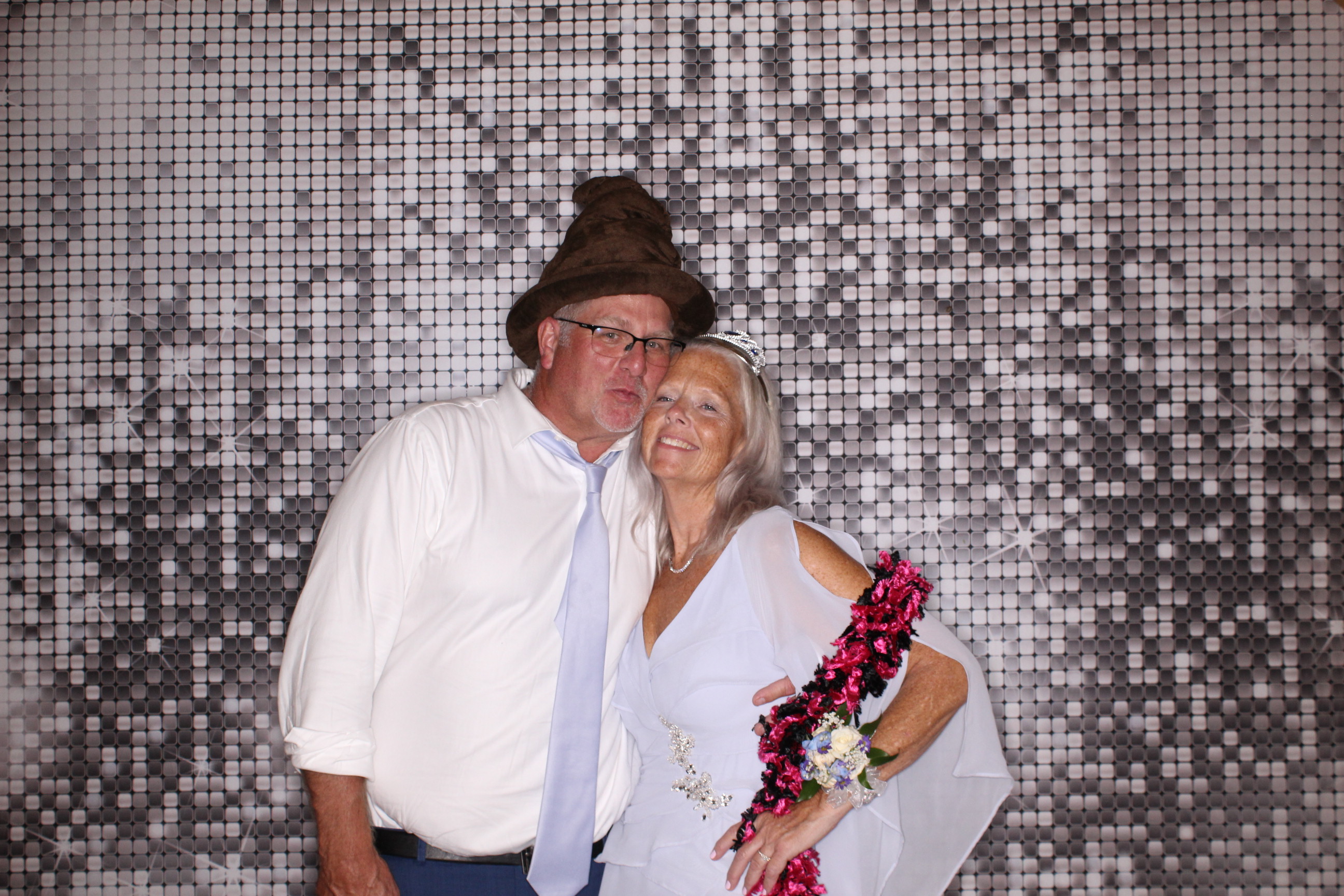 Hanna & Joey Dillon Wedding | View more photos from the event at gallery.photoboothcincy.com/u/PhotoBoothCincy/Hanna-Joey-Dillon-Wedding