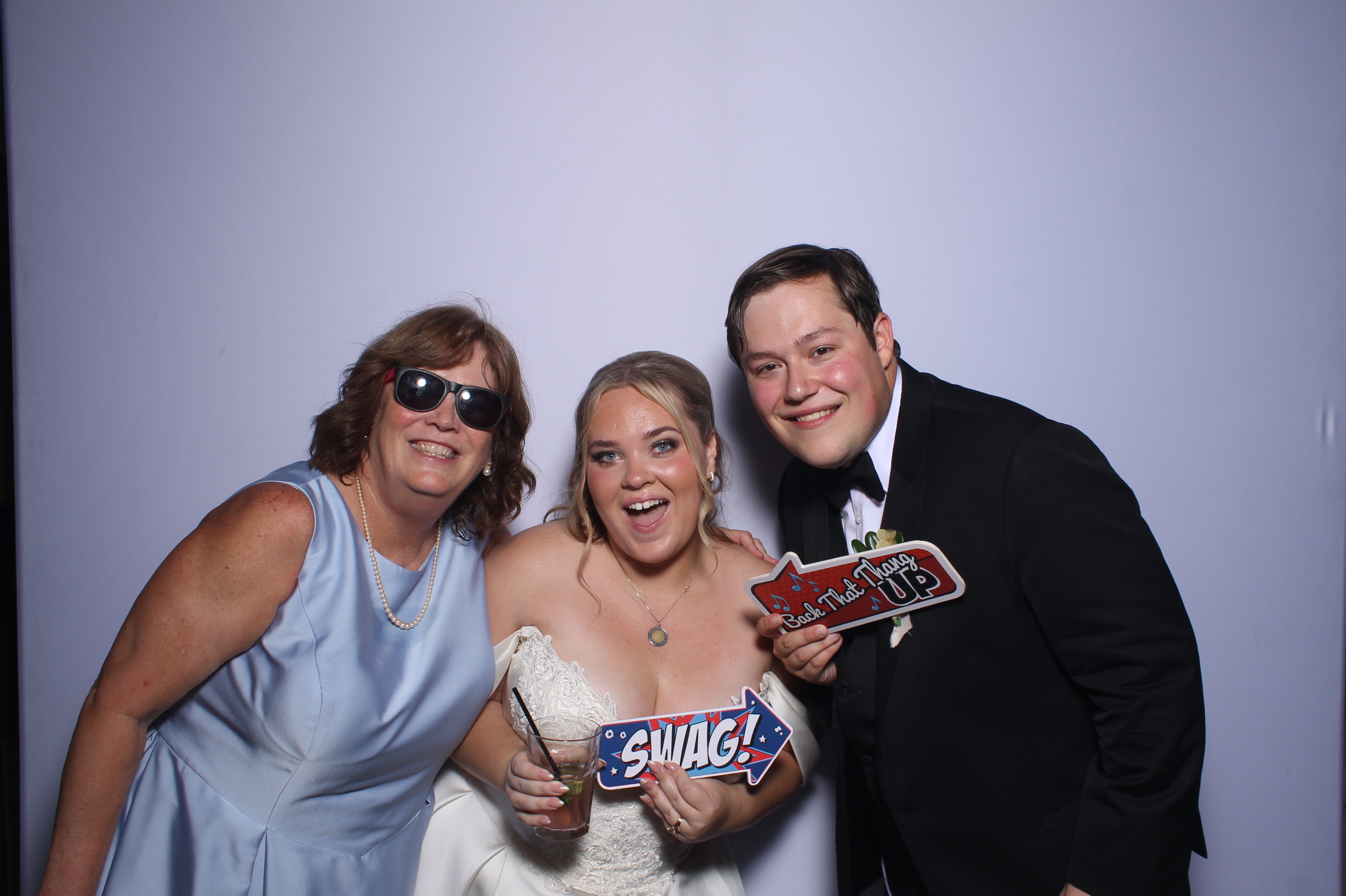 Hanna & Nick Wedding | View more photos from the event at gallery.photoboothcincy.com/u/PhotoBoothCincy/Hanna-Nick-Wedding