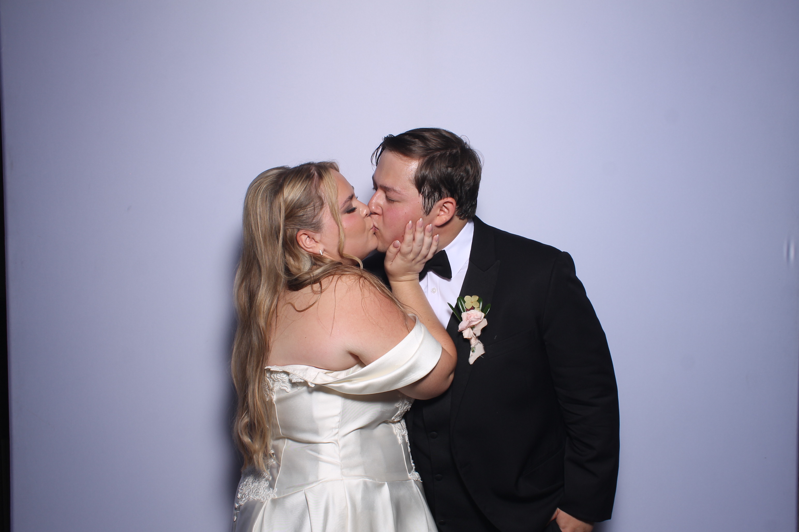 Hanna & Nick Wedding | View more photos from the event at gallery.photoboothcincy.com/u/PhotoBoothCincy/Hanna-Nick-Wedding