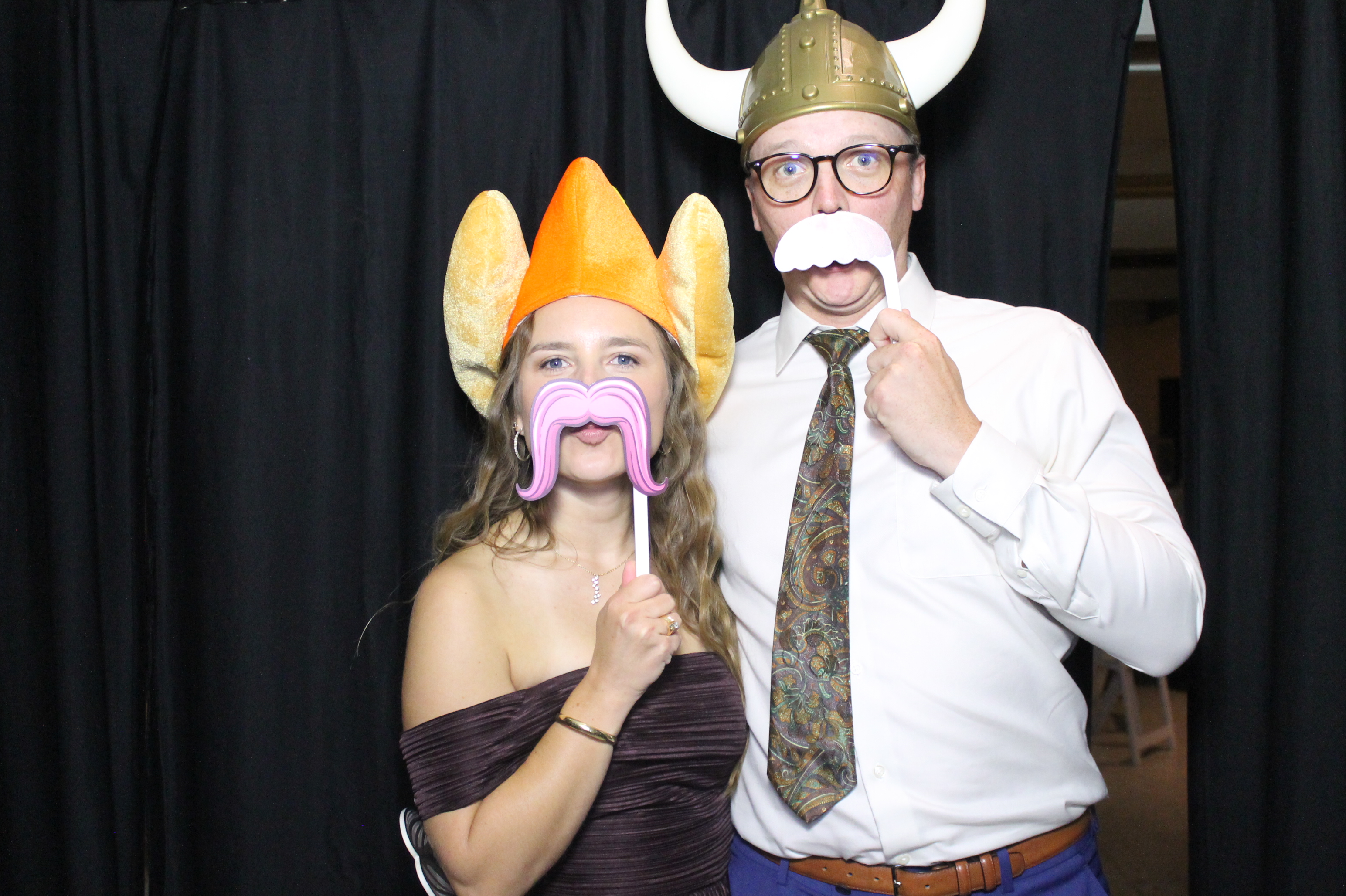 Hannah & Zack Wedding | View more photos from the event at gallery.photoboothcincy.com/u/PhotoBoothCincy/Hannah-Zack-Wedding