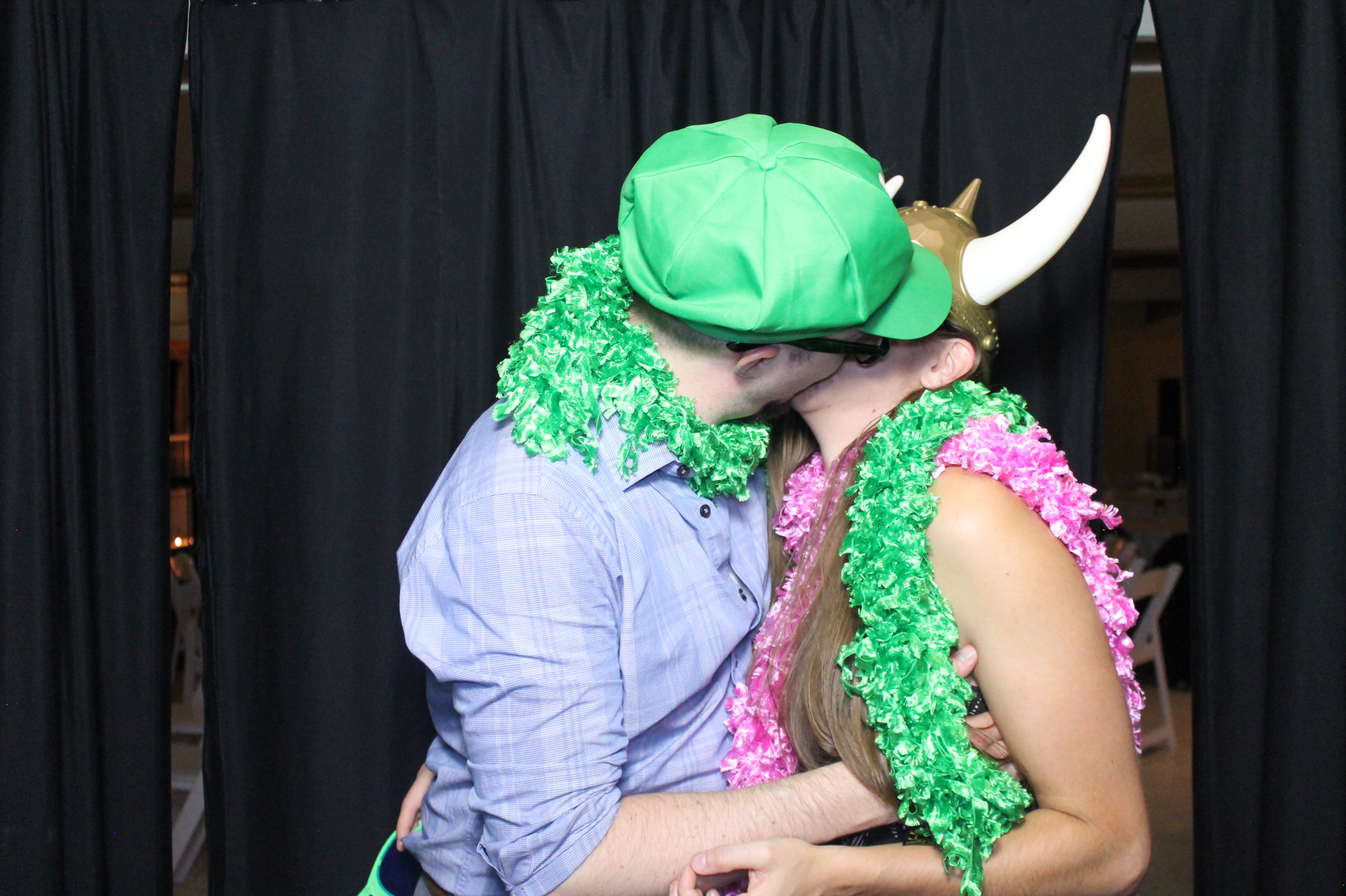 Hannah & Zack Wedding | View more photos from the event at gallery.photoboothcincy.com/u/PhotoBoothCincy/Hannah-Zack-Wedding