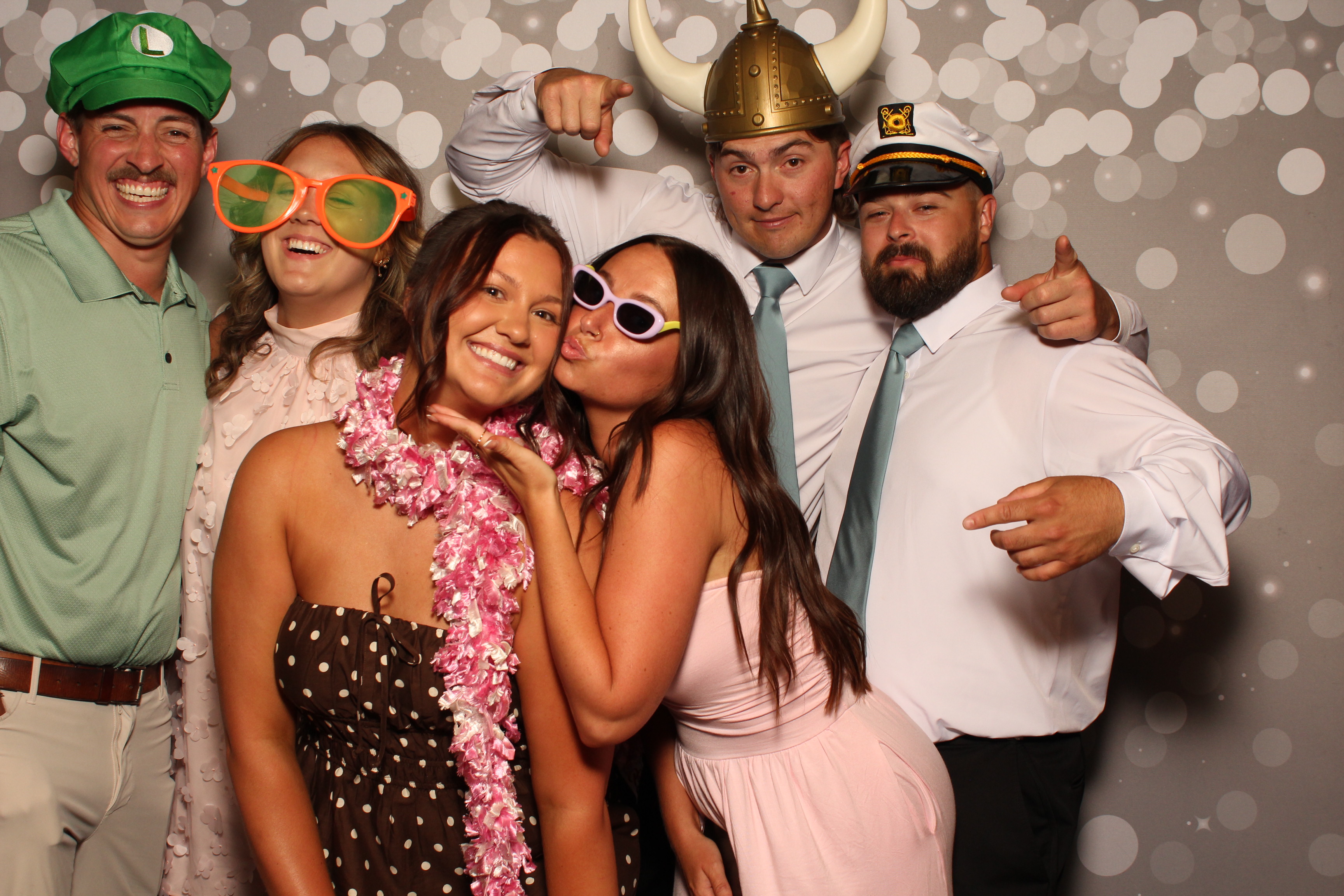 Holly & Brandon | View more photos from the event at gallery.photoboothcincy.com/u/PhotoBoothCincy/Holly-Brandon