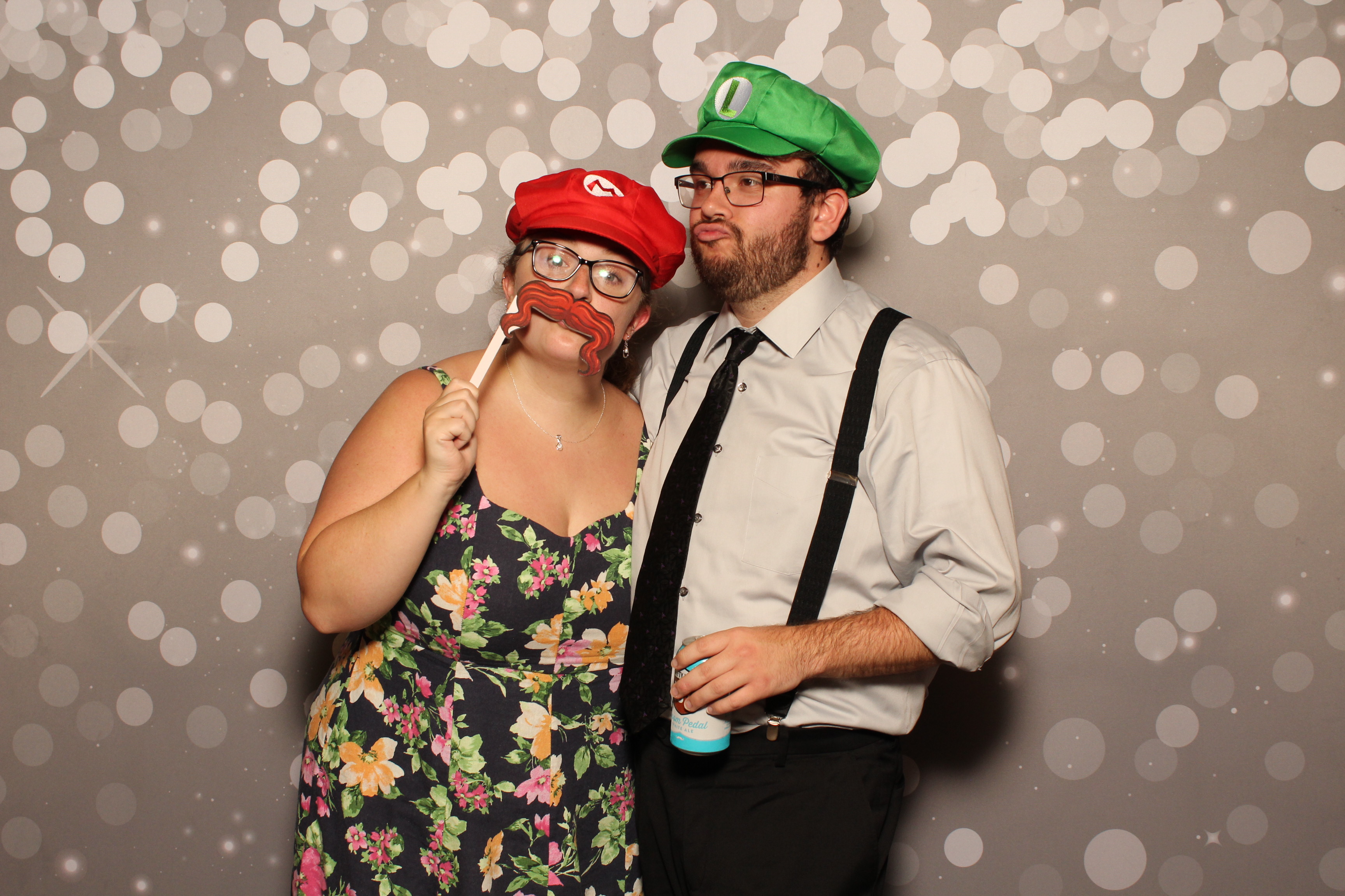 Holly & Brandon | View more photos from the event at gallery.photoboothcincy.com/u/PhotoBoothCincy/Holly-Brandon