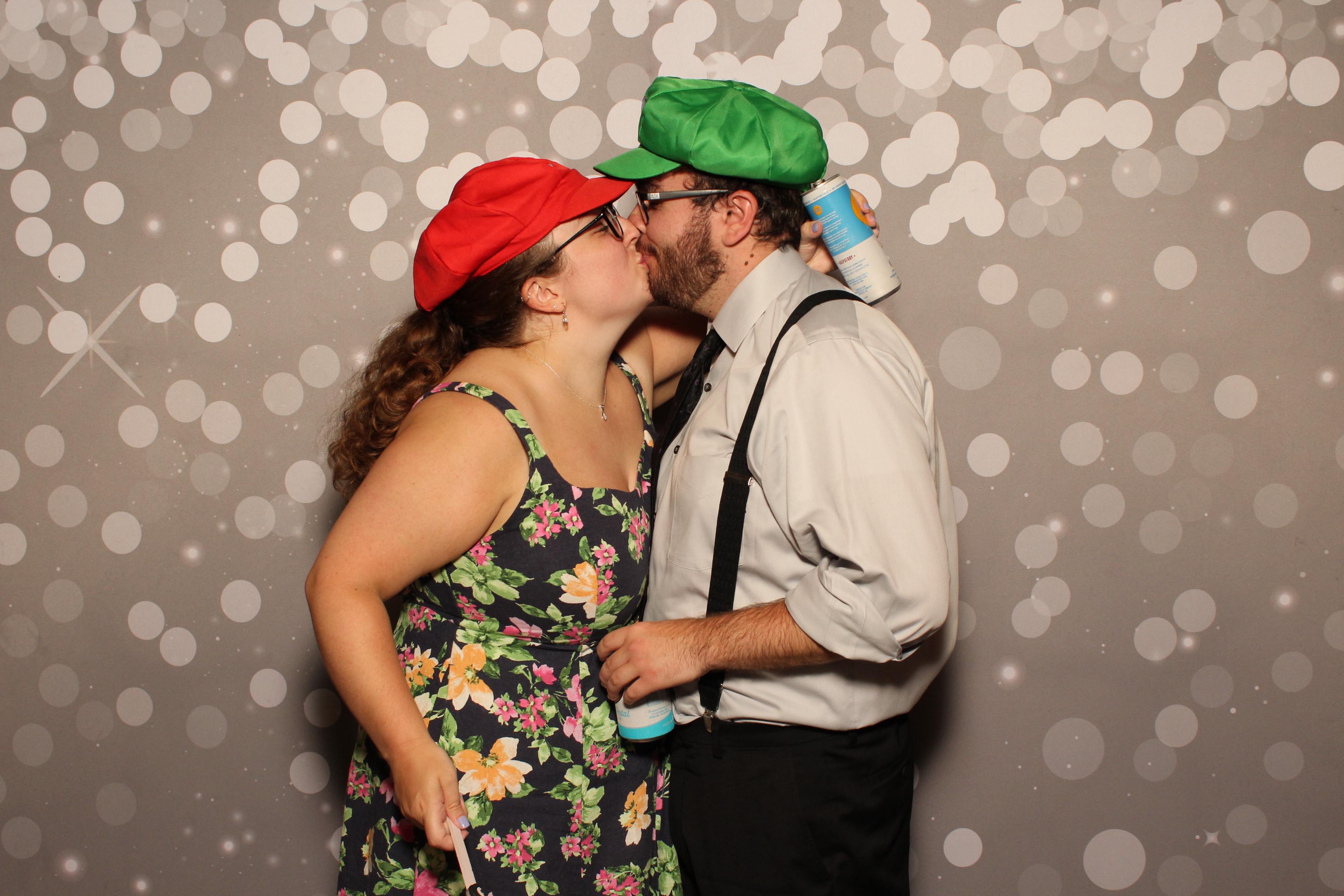 Holly & Brandon | View more photos from the event at gallery.photoboothcincy.com/u/PhotoBoothCincy/Holly-Brandon