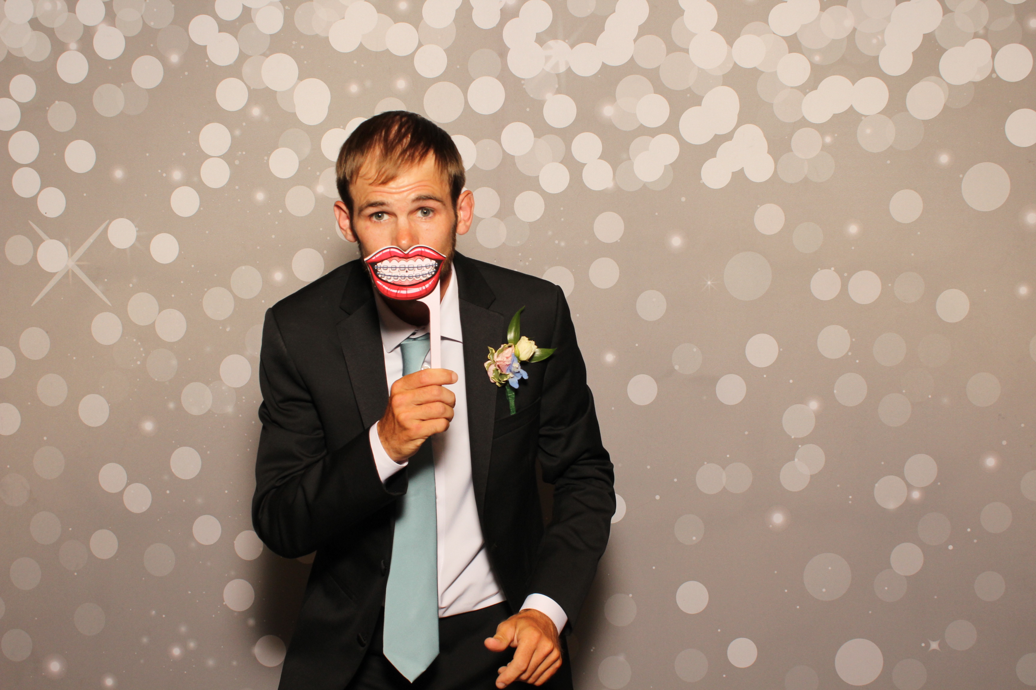Holly & Brandon | View more photos from the event at gallery.photoboothcincy.com/u/PhotoBoothCincy/Holly-Brandon