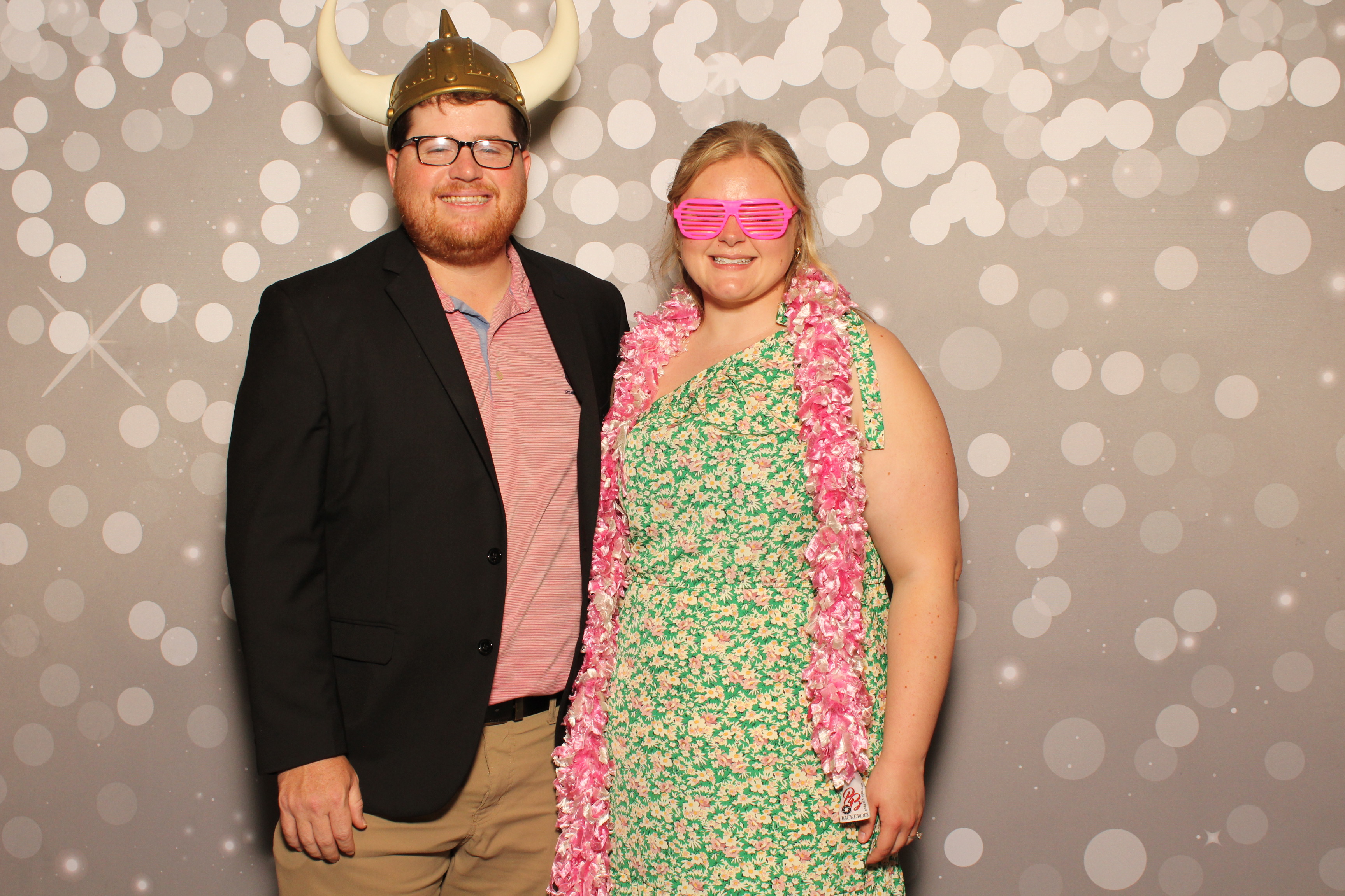 Holly & Brandon | View more photos from the event at gallery.photoboothcincy.com/u/PhotoBoothCincy/Holly-Brandon
