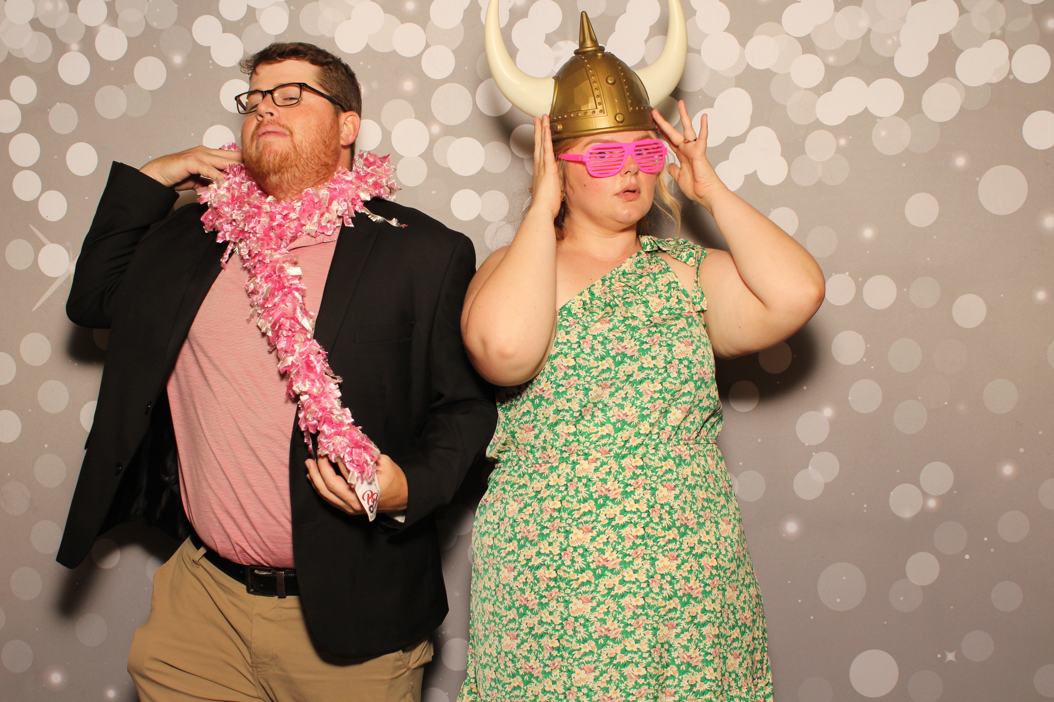 Holly & Brandon | View more photos from the event at gallery.photoboothcincy.com/u/PhotoBoothCincy/Holly-Brandon