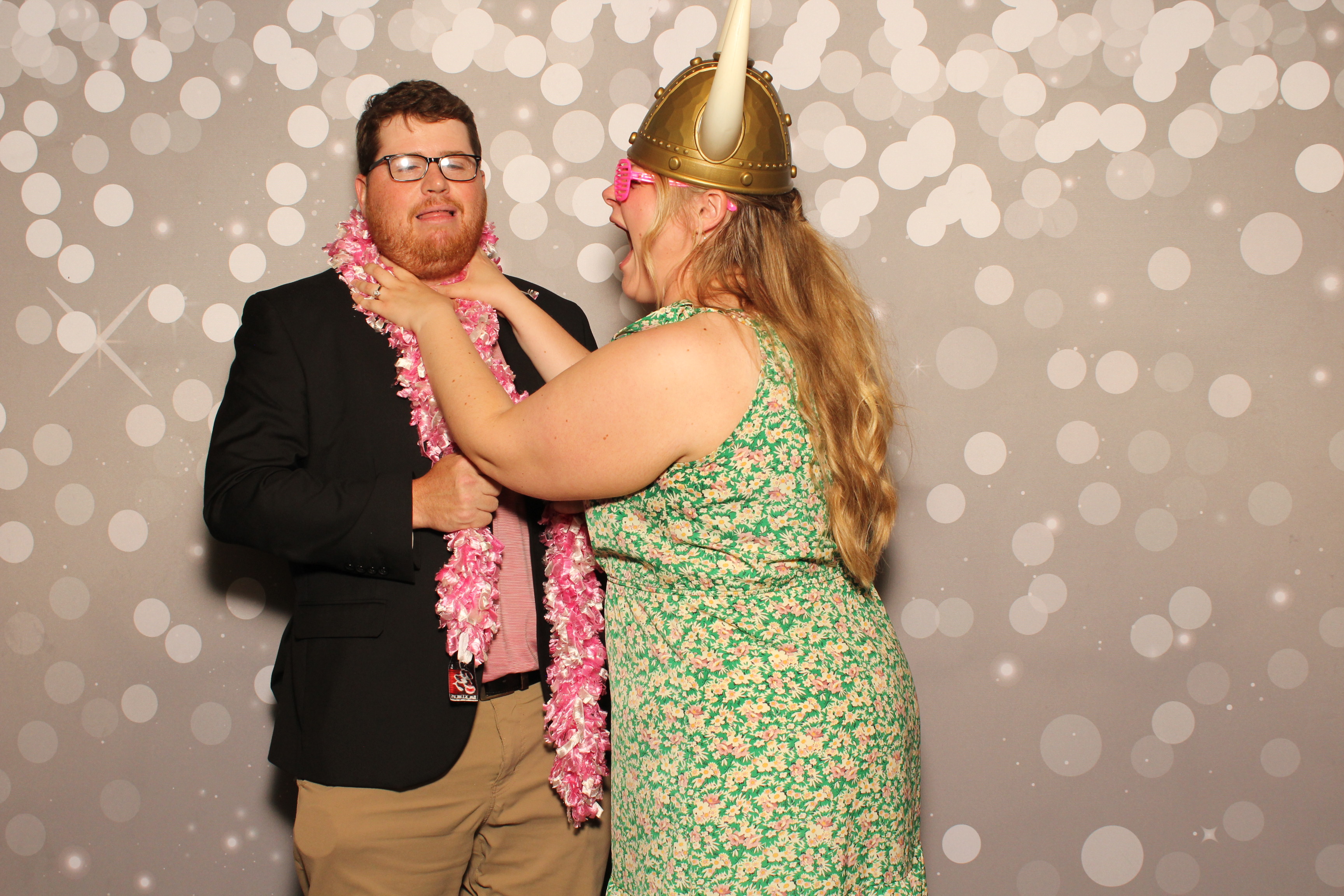 Holly & Brandon | View more photos from the event at gallery.photoboothcincy.com/u/PhotoBoothCincy/Holly-Brandon