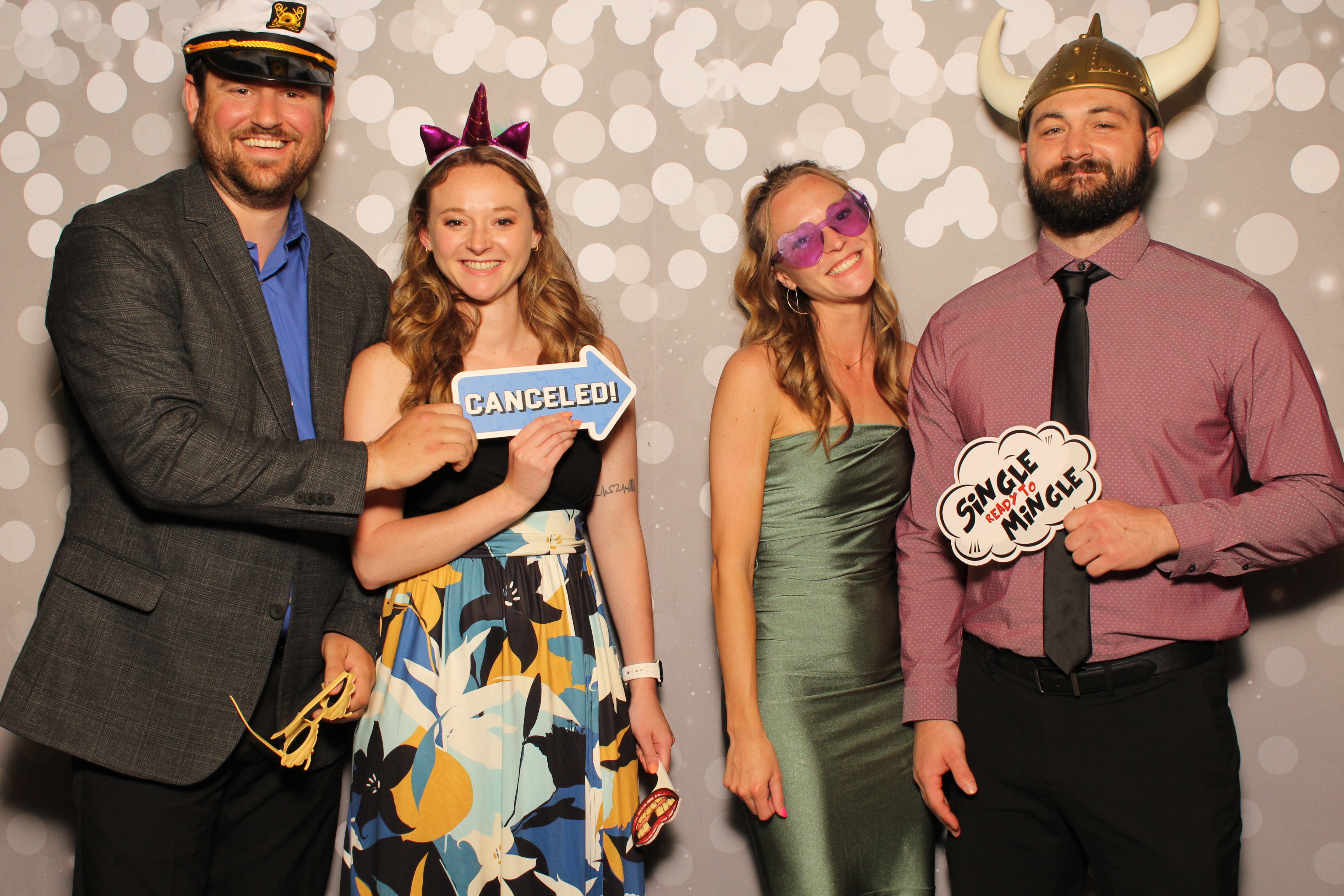 Holly & Brandon | View more photos from the event at gallery.photoboothcincy.com/u/PhotoBoothCincy/Holly-Brandon