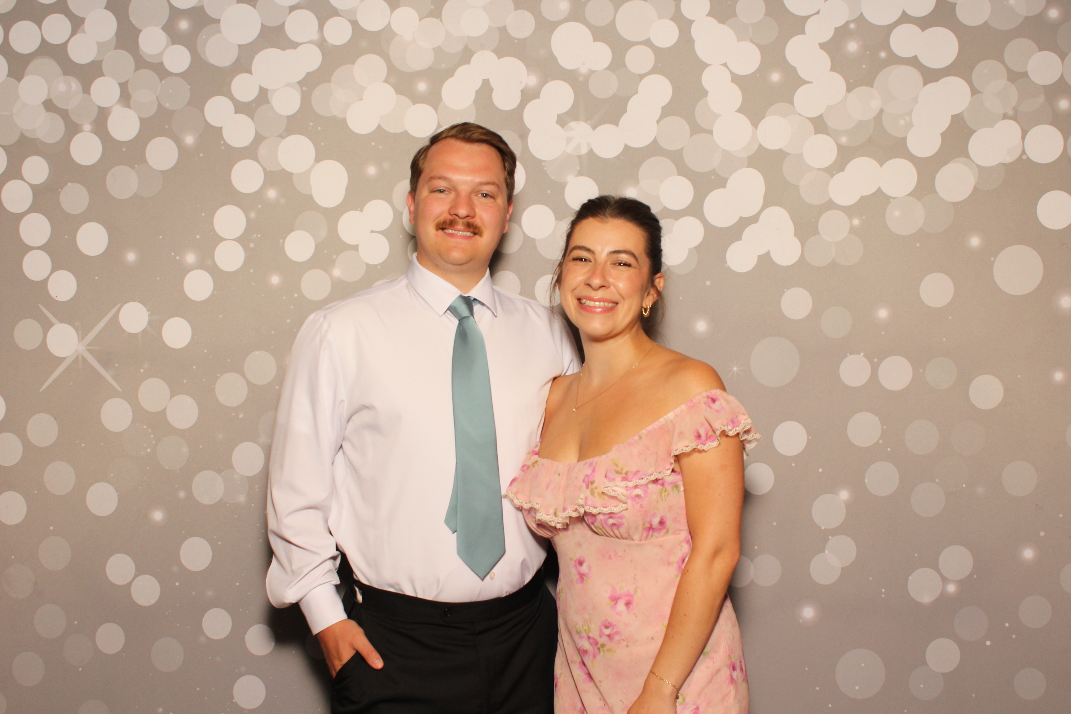 Holly & Brandon | View more photos from the event at gallery.photoboothcincy.com/u/PhotoBoothCincy/Holly-Brandon