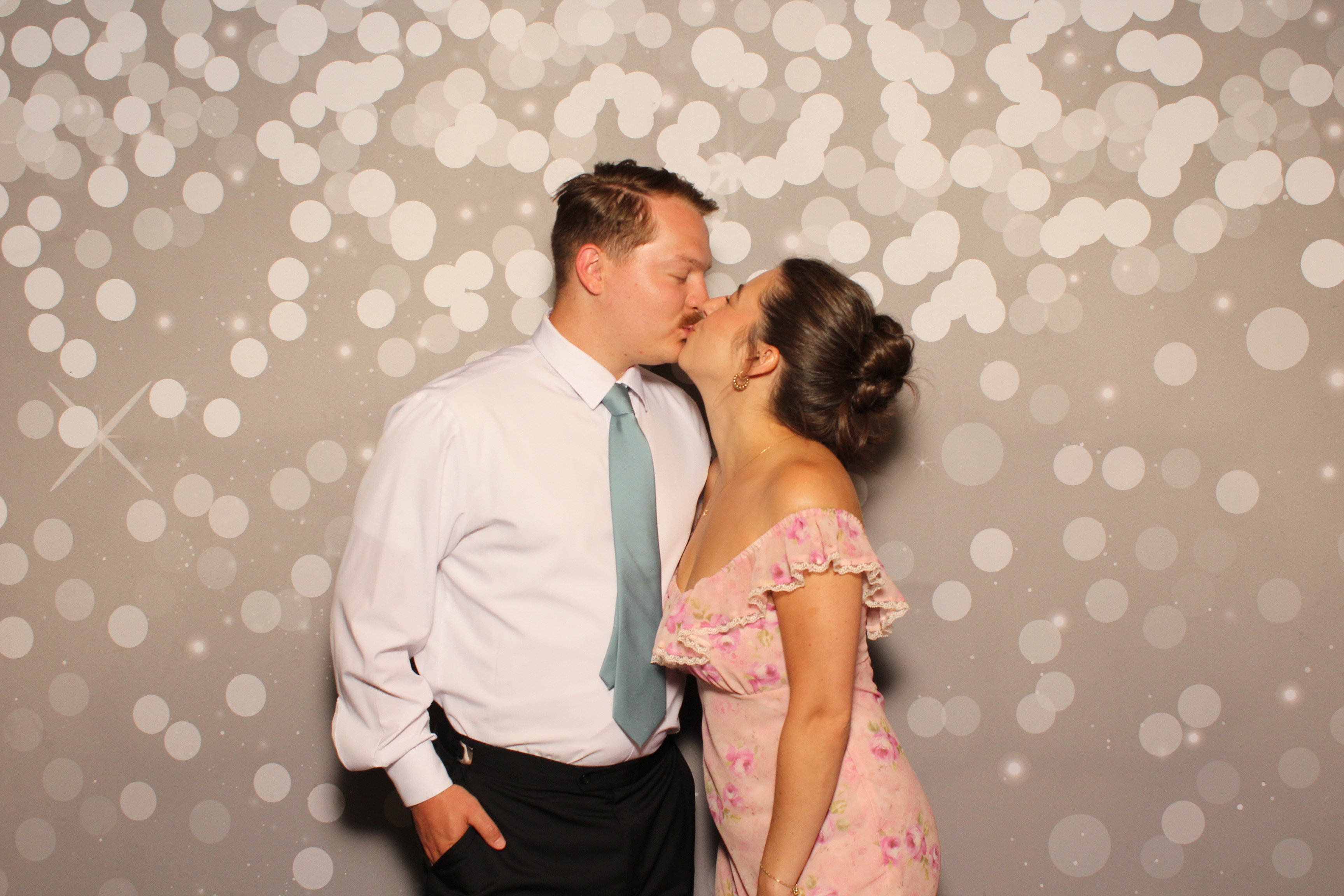 Holly & Brandon | View more photos from the event at gallery.photoboothcincy.com/u/PhotoBoothCincy/Holly-Brandon