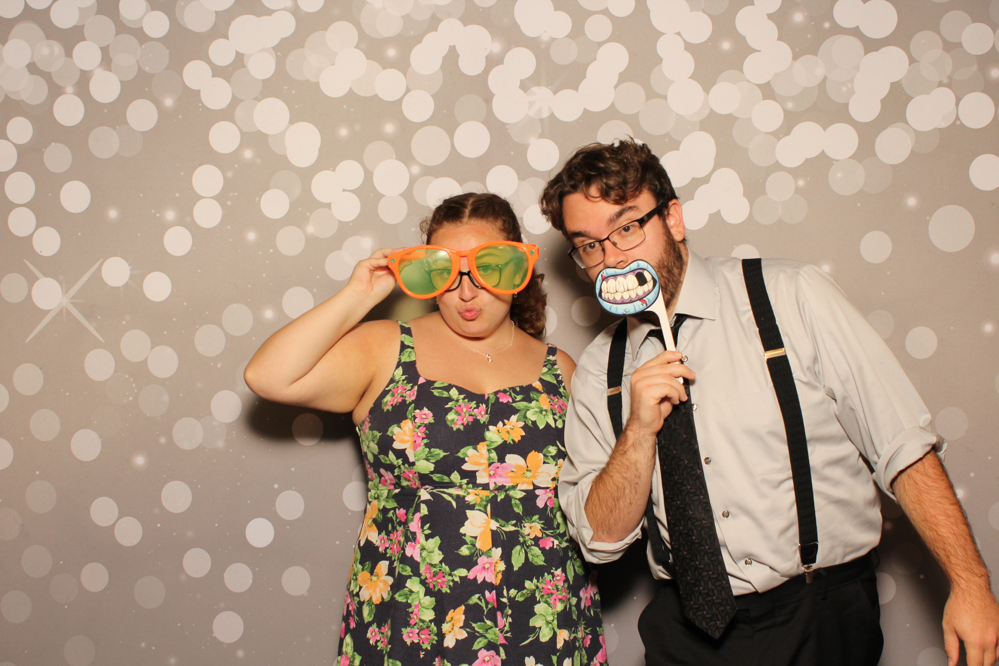 Holly & Brandon | View more photos from the event at gallery.photoboothcincy.com/u/PhotoBoothCincy/Holly-Brandon