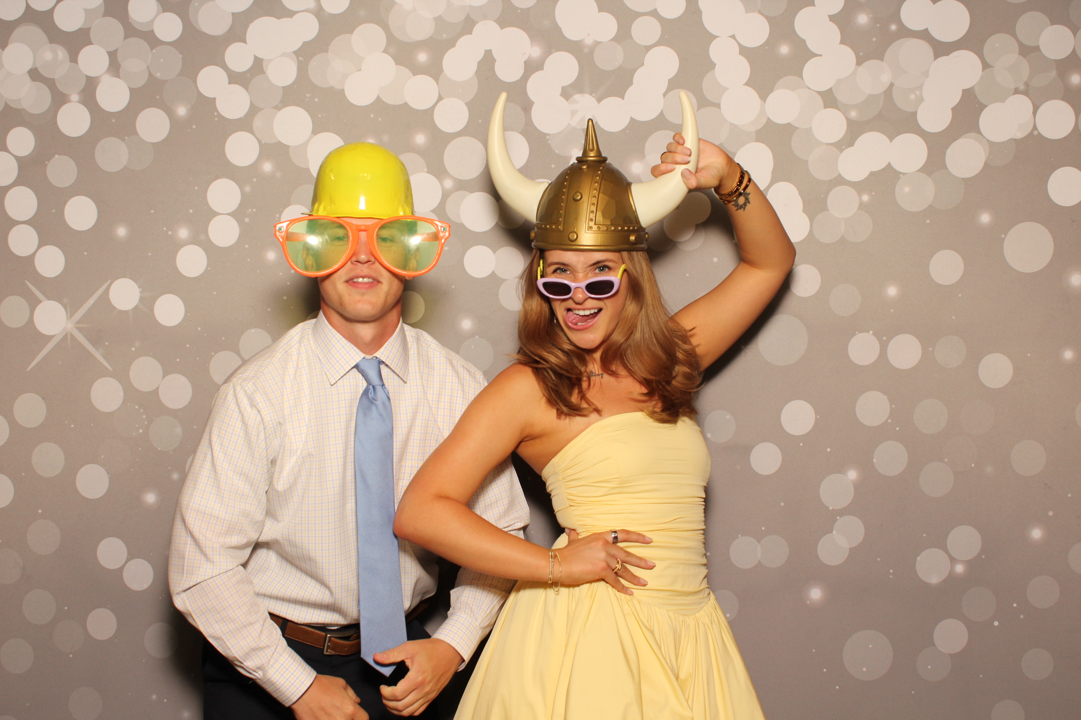 Holly & Brandon | View more photos from the event at gallery.photoboothcincy.com/u/PhotoBoothCincy/Holly-Brandon