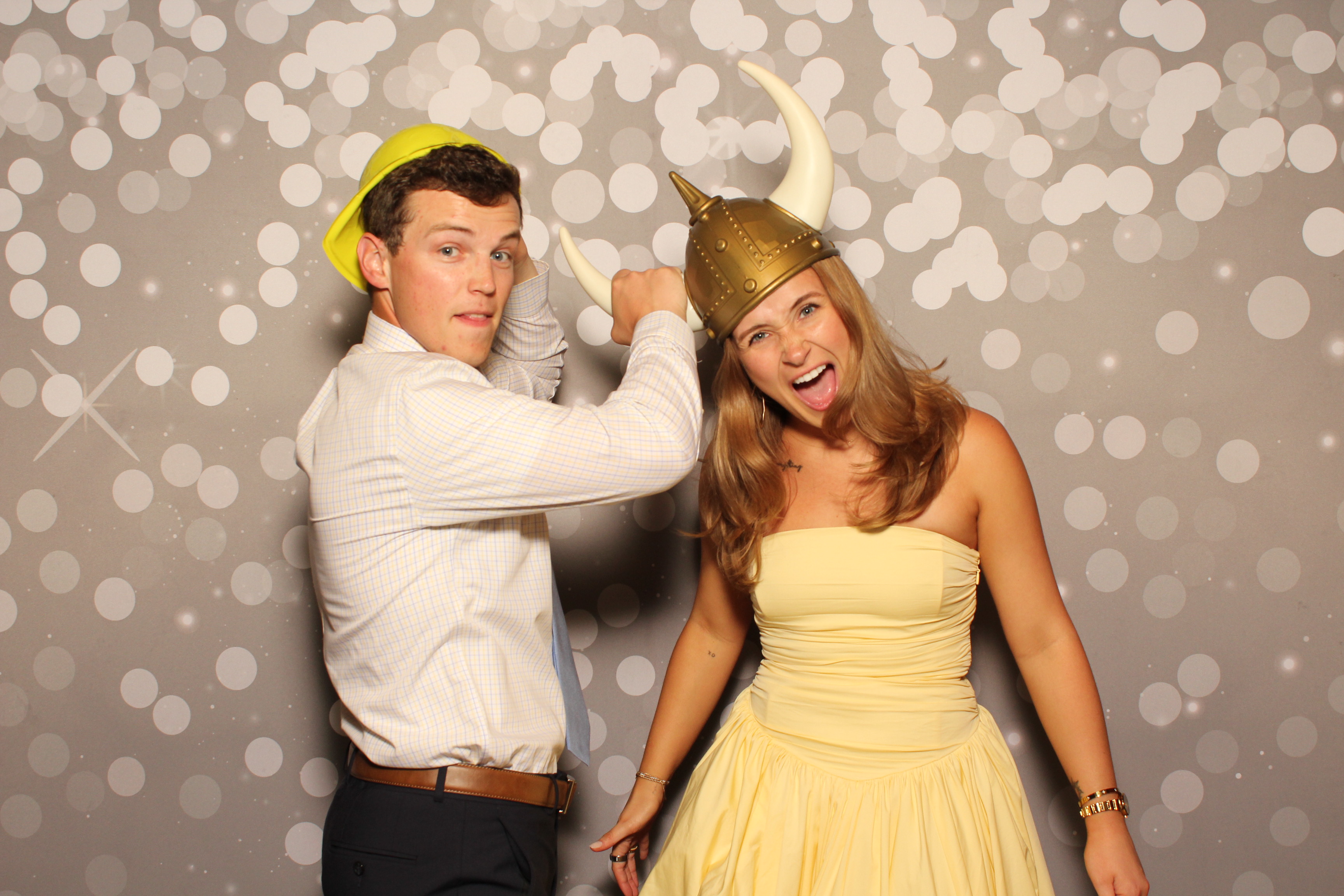 Holly & Brandon | View more photos from the event at gallery.photoboothcincy.com/u/PhotoBoothCincy/Holly-Brandon