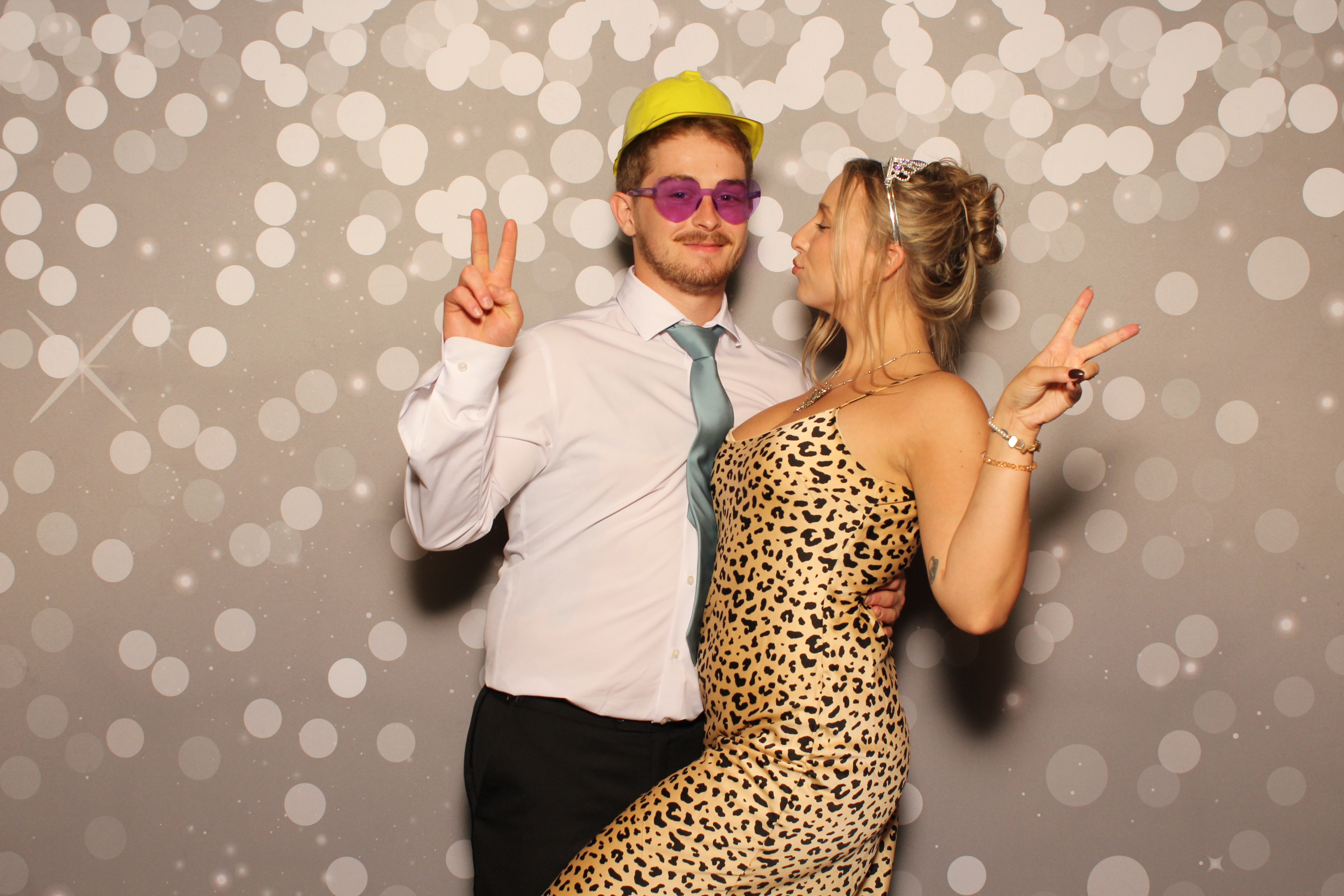 Holly & Brandon | View more photos from the event at gallery.photoboothcincy.com/u/PhotoBoothCincy/Holly-Brandon