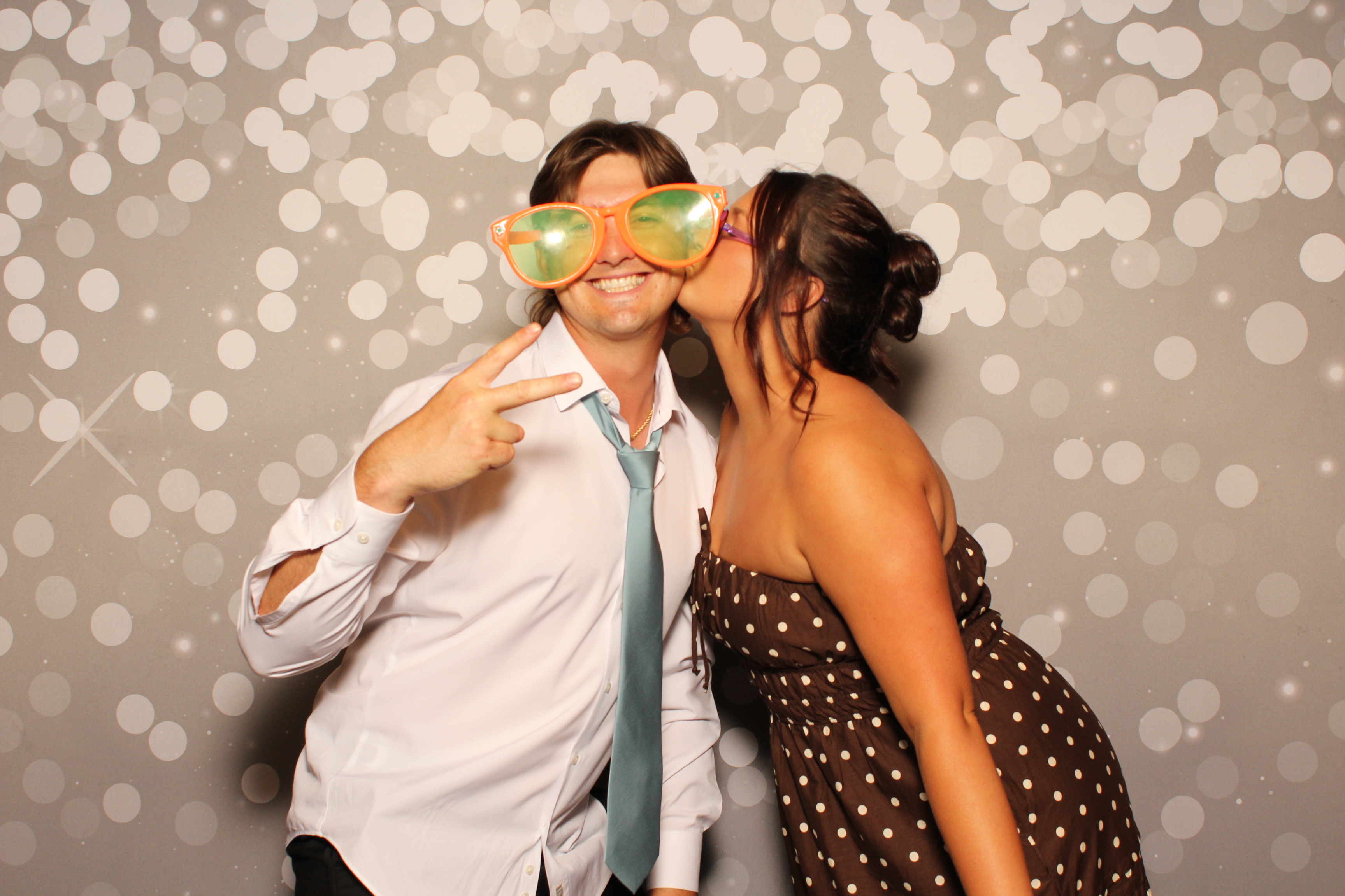 Holly & Brandon | View more photos from the event at gallery.photoboothcincy.com/u/PhotoBoothCincy/Holly-Brandon