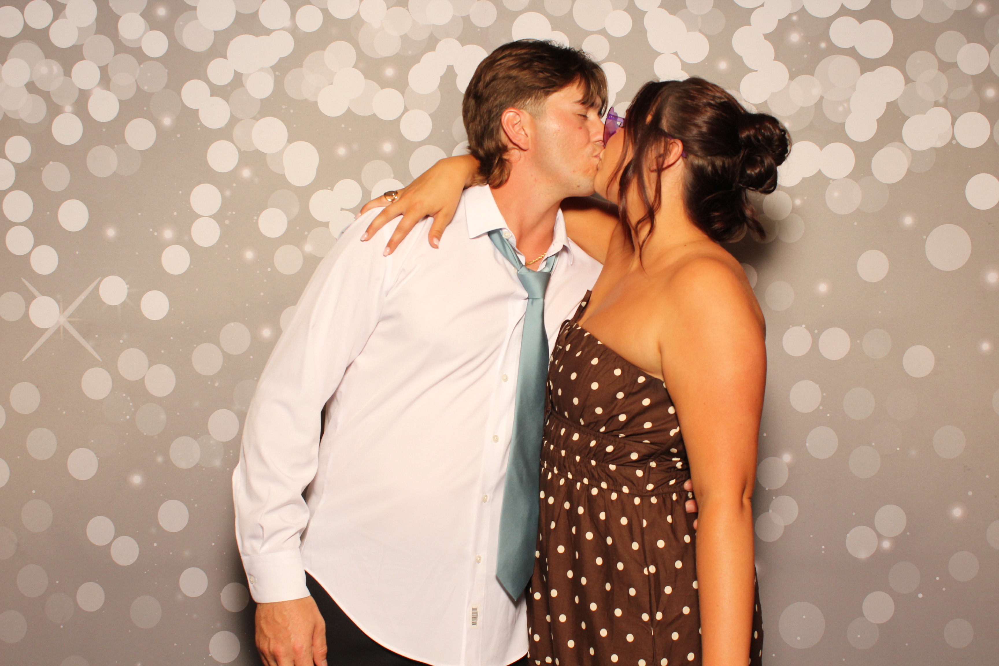 Holly & Brandon | View more photos from the event at gallery.photoboothcincy.com/u/PhotoBoothCincy/Holly-Brandon