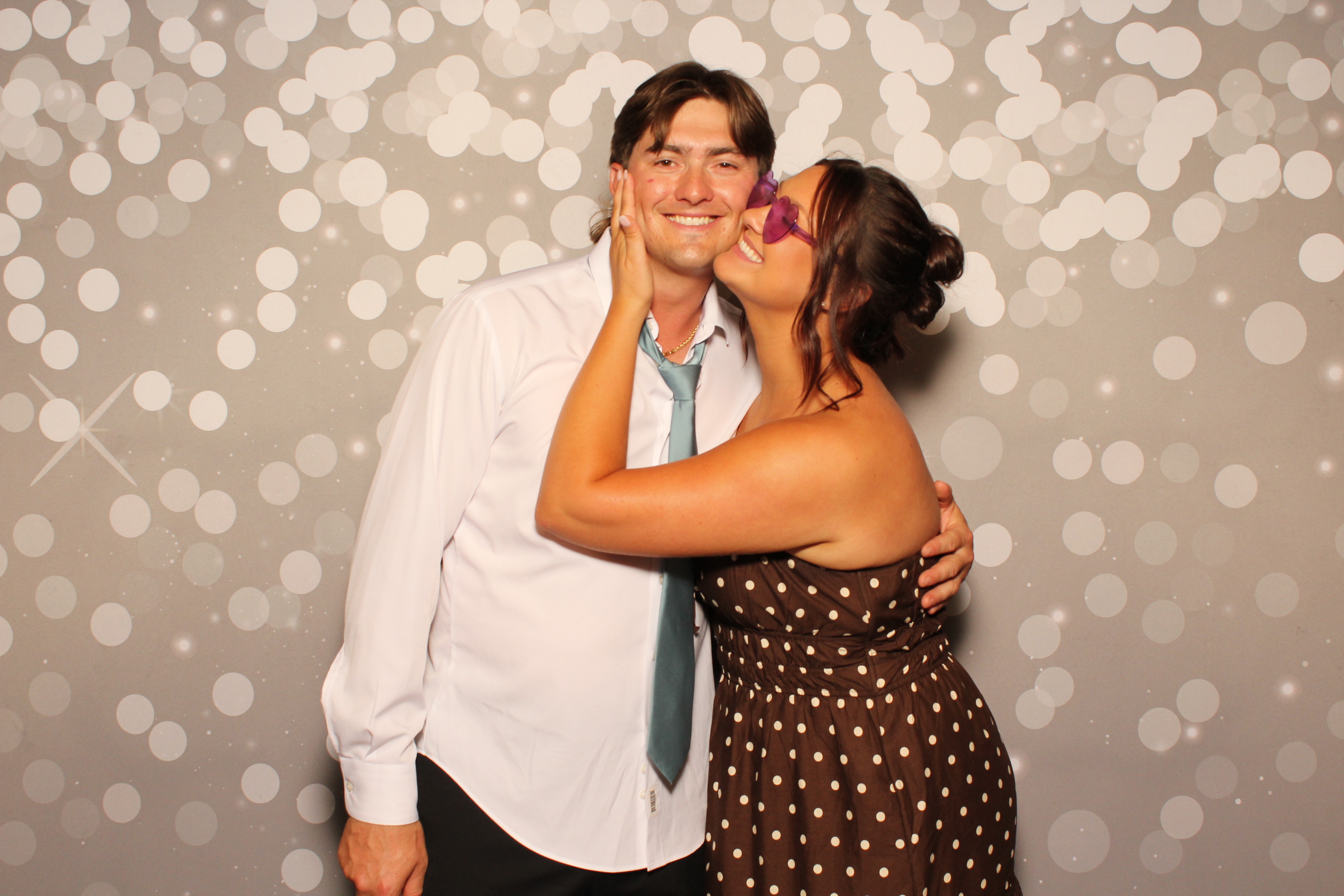 Holly & Brandon | View more photos from the event at gallery.photoboothcincy.com/u/PhotoBoothCincy/Holly-Brandon
