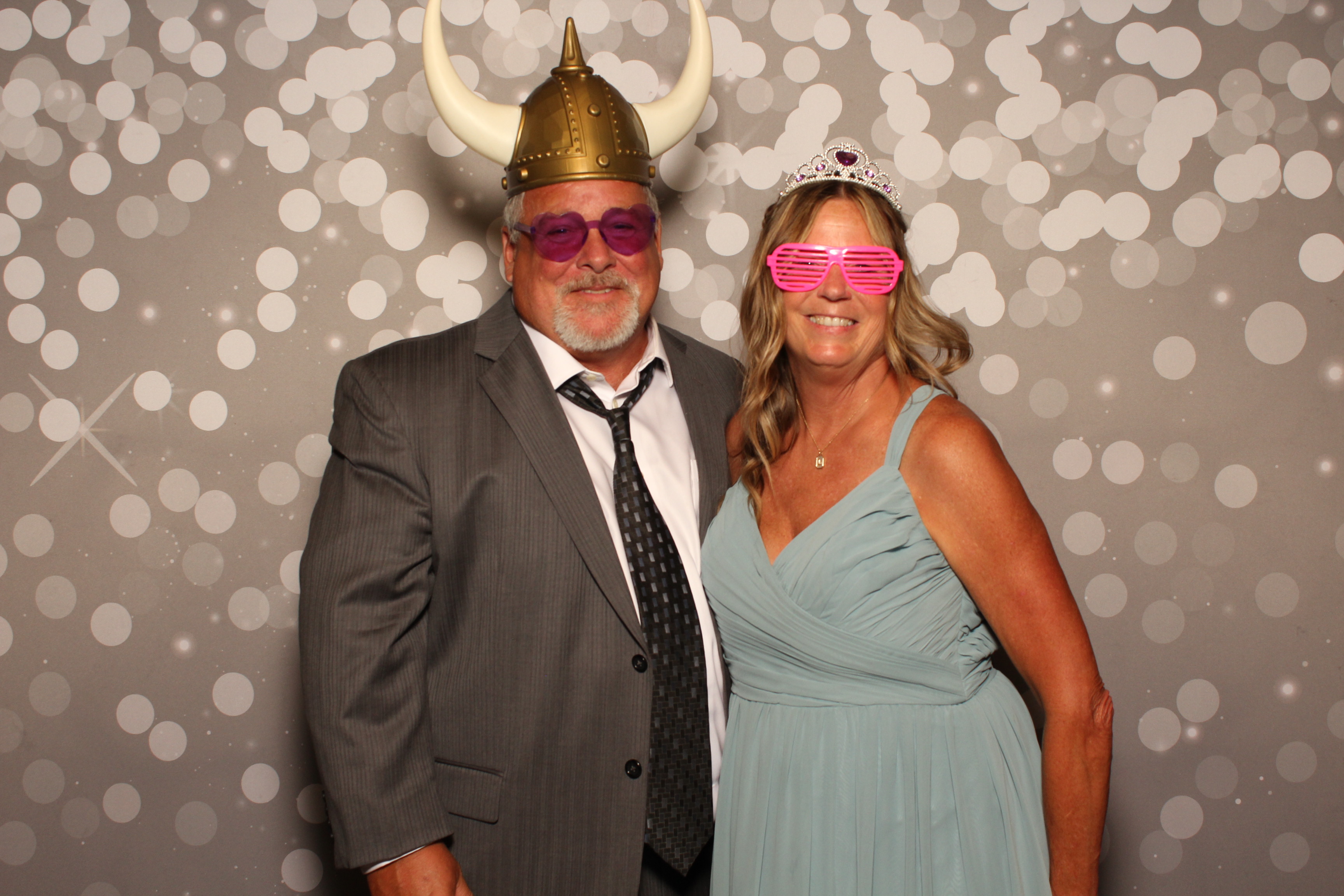 Holly & Brandon | View more photos from the event at gallery.photoboothcincy.com/u/PhotoBoothCincy/Holly-Brandon