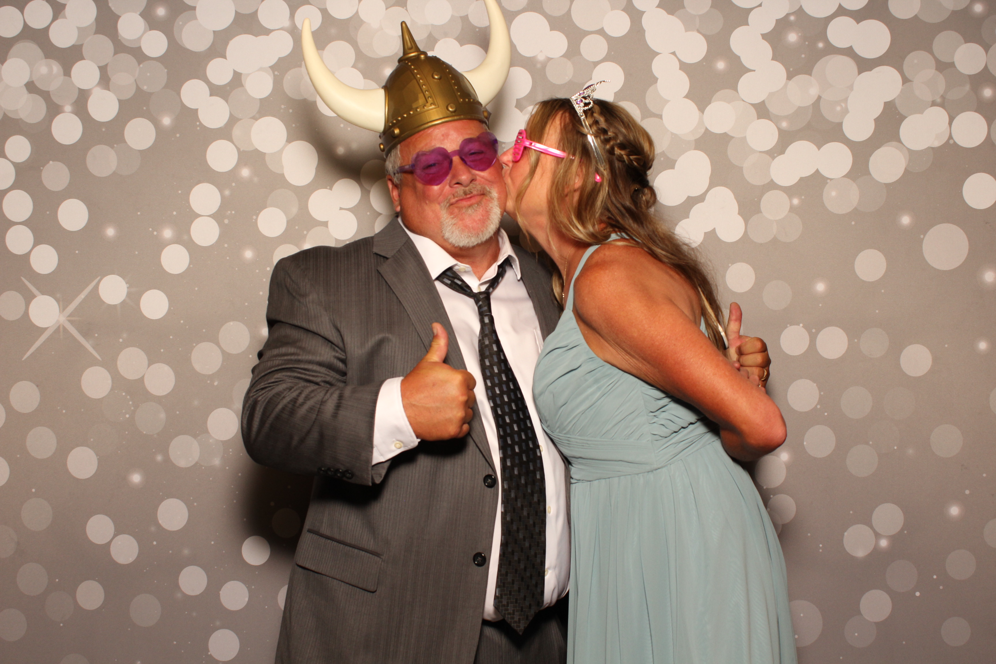 Holly & Brandon | View more photos from the event at gallery.photoboothcincy.com/u/PhotoBoothCincy/Holly-Brandon