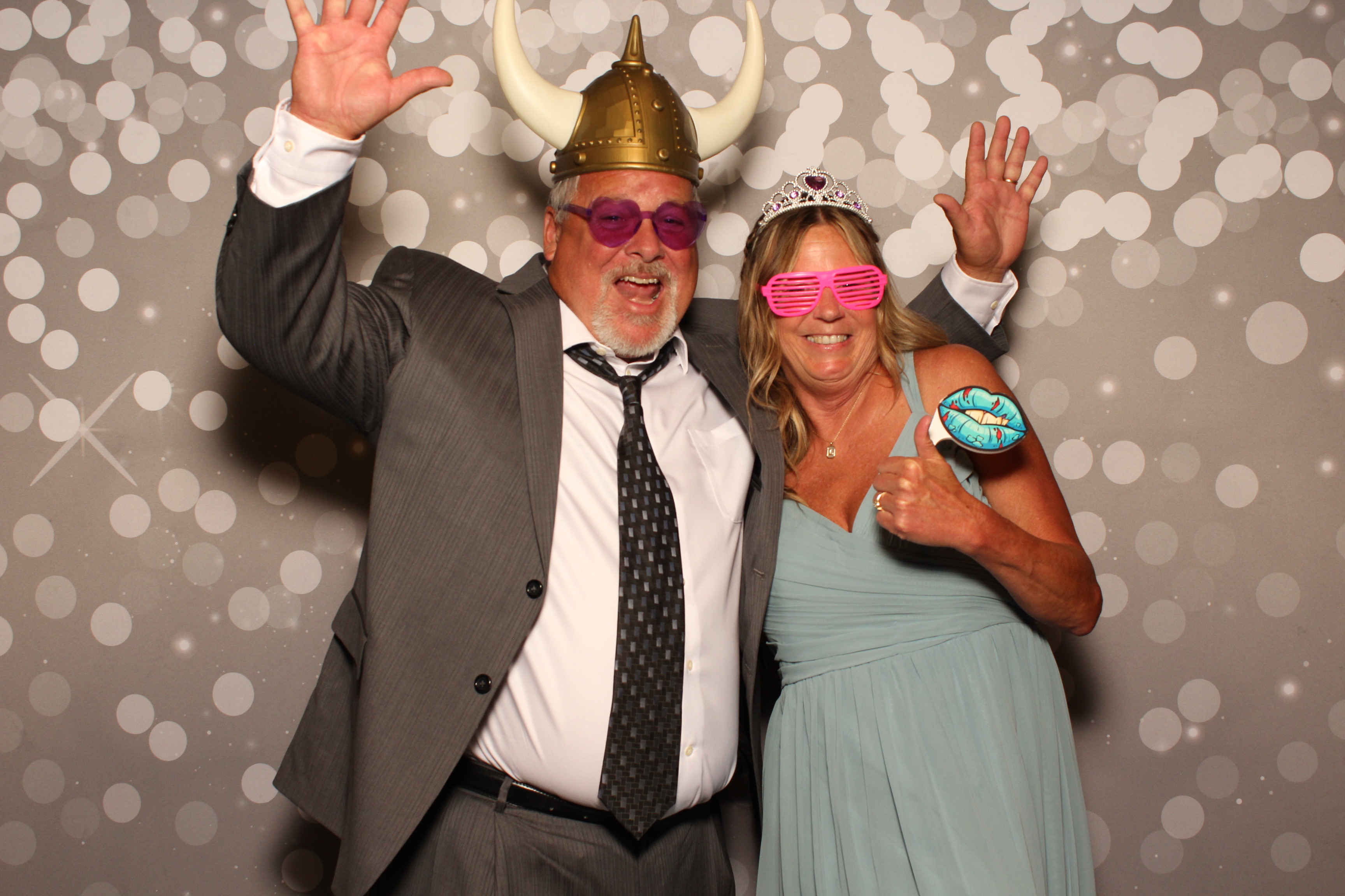 Holly & Brandon | View more photos from the event at gallery.photoboothcincy.com/u/PhotoBoothCincy/Holly-Brandon