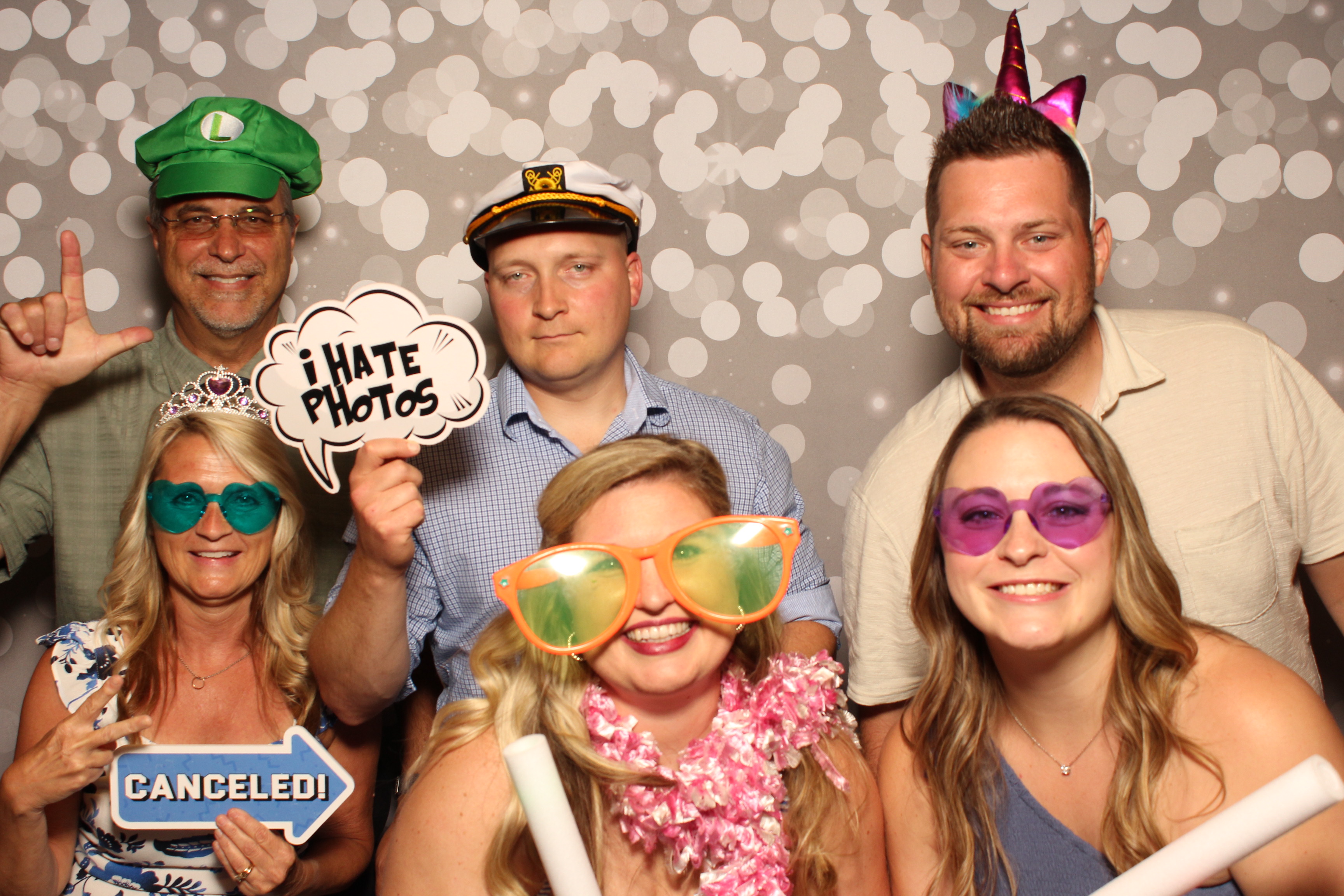 Holly & Brandon | View more photos from the event at gallery.photoboothcincy.com/u/PhotoBoothCincy/Holly-Brandon