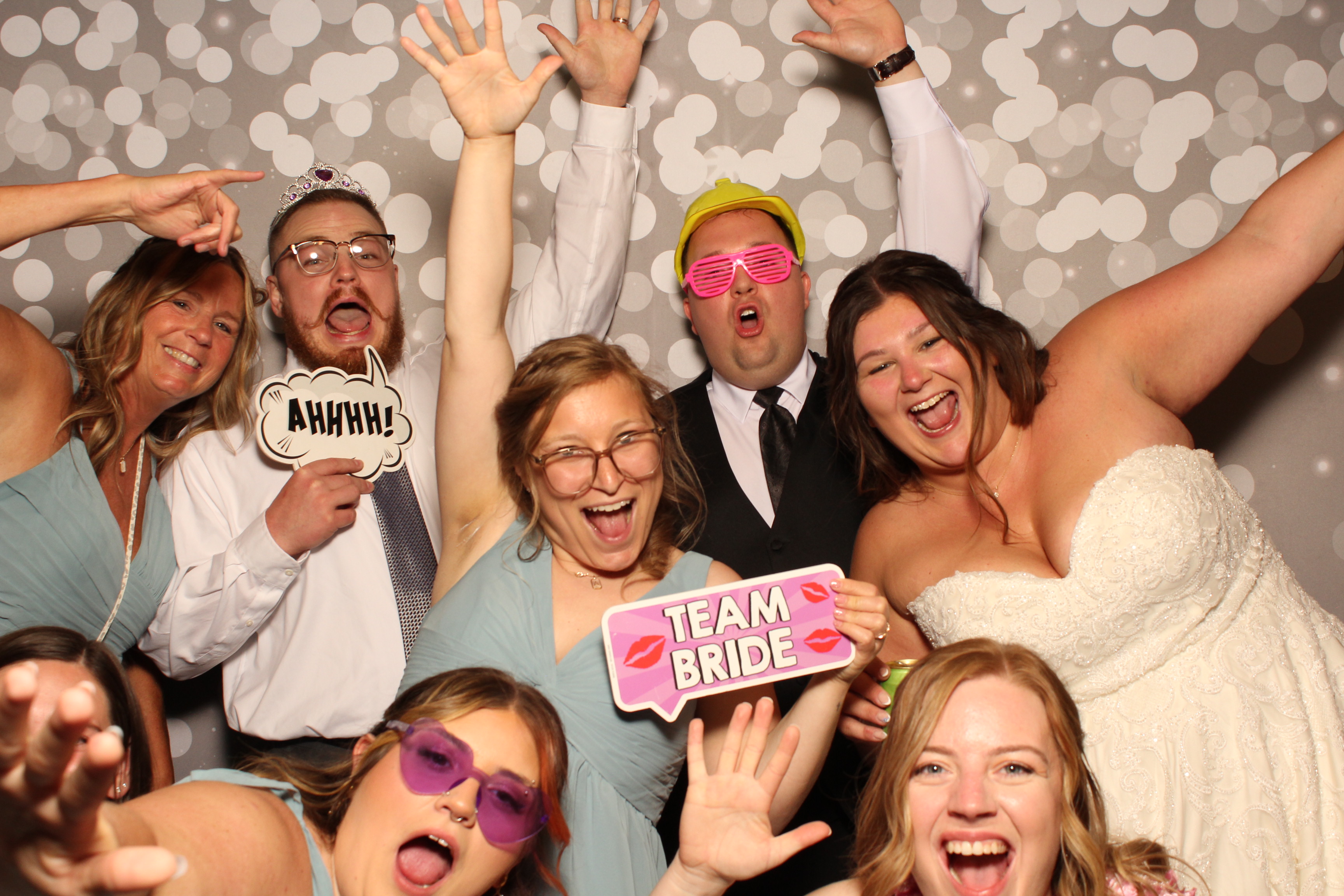 Holly & Brandon | View more photos from the event at gallery.photoboothcincy.com/u/PhotoBoothCincy/Holly-Brandon