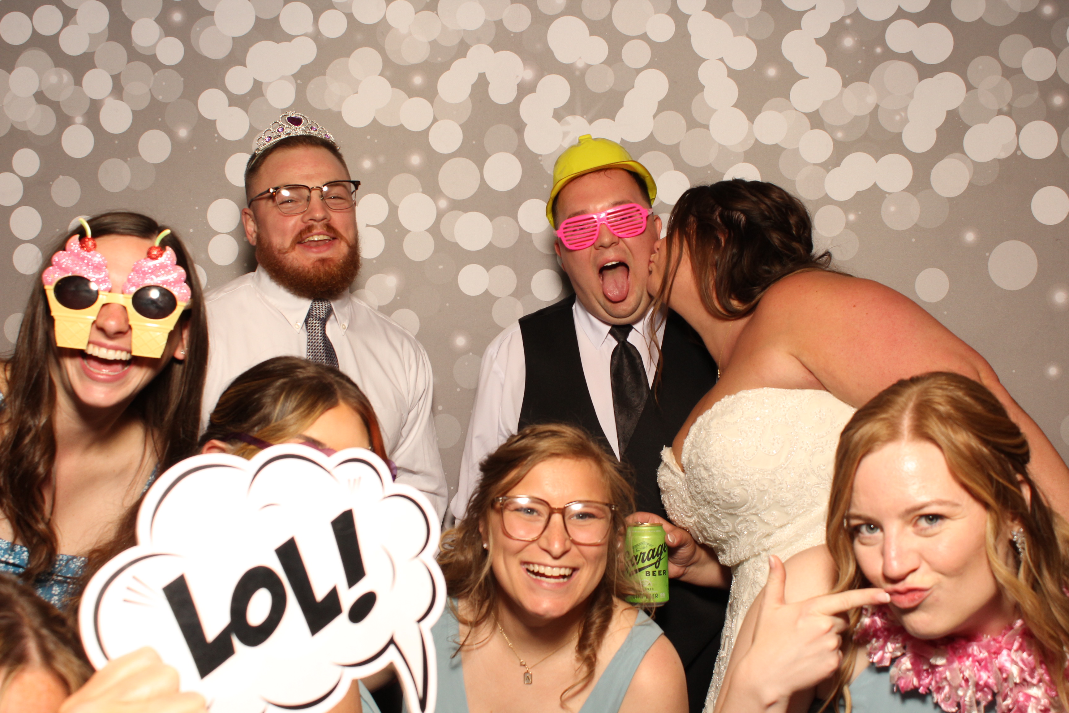 Holly & Brandon | View more photos from the event at gallery.photoboothcincy.com/u/PhotoBoothCincy/Holly-Brandon