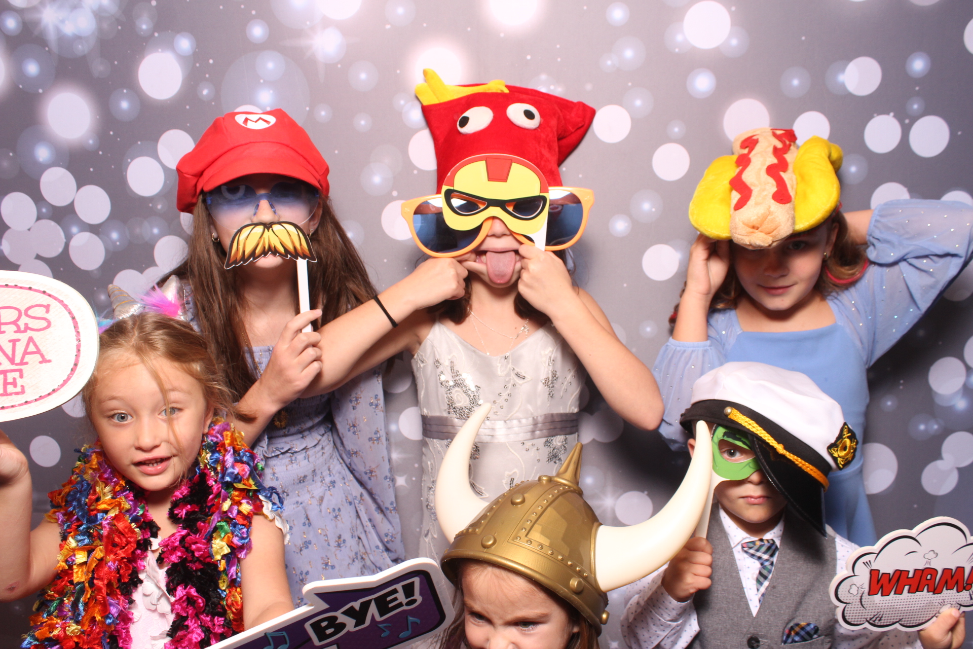 Jenna & Zack Reception | View more photos from the event at gallery.photoboothcincy.com/u/PhotoBoothCincy/Jenna-Zack-Reception