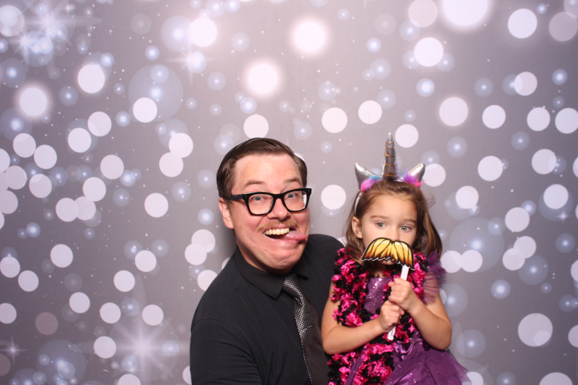 Jenna & Zack Reception | View more photos from the event at gallery.photoboothcincy.com/u/PhotoBoothCincy/Jenna-Zack-Reception